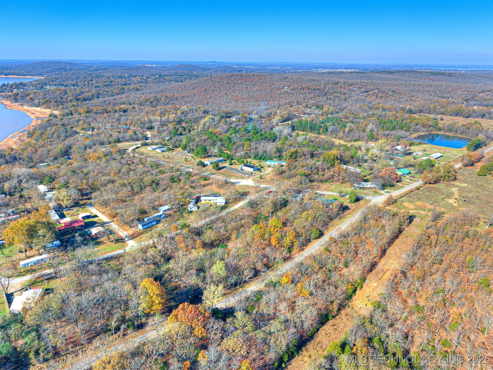 221 Robin Road Property Photo 29