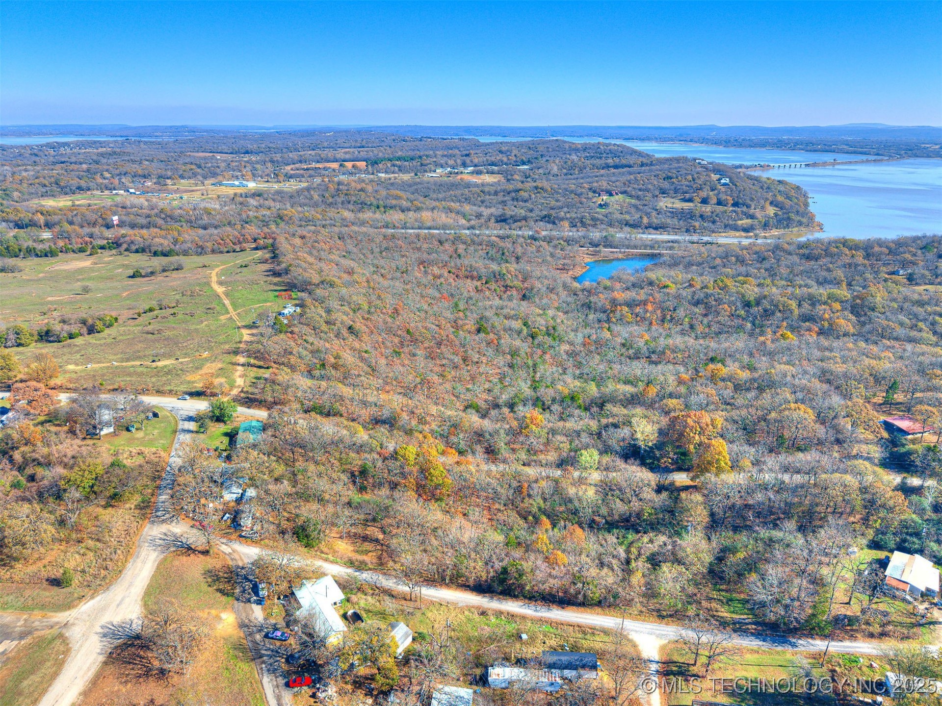 221 Robin Road Property Photo 32