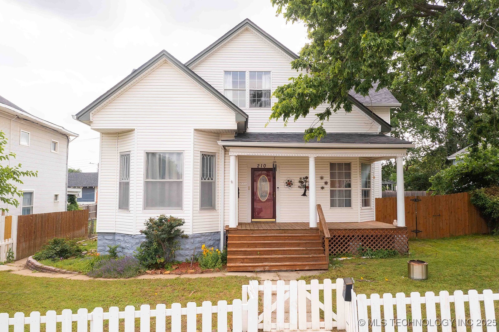 210 S Water Street Property Photo 3