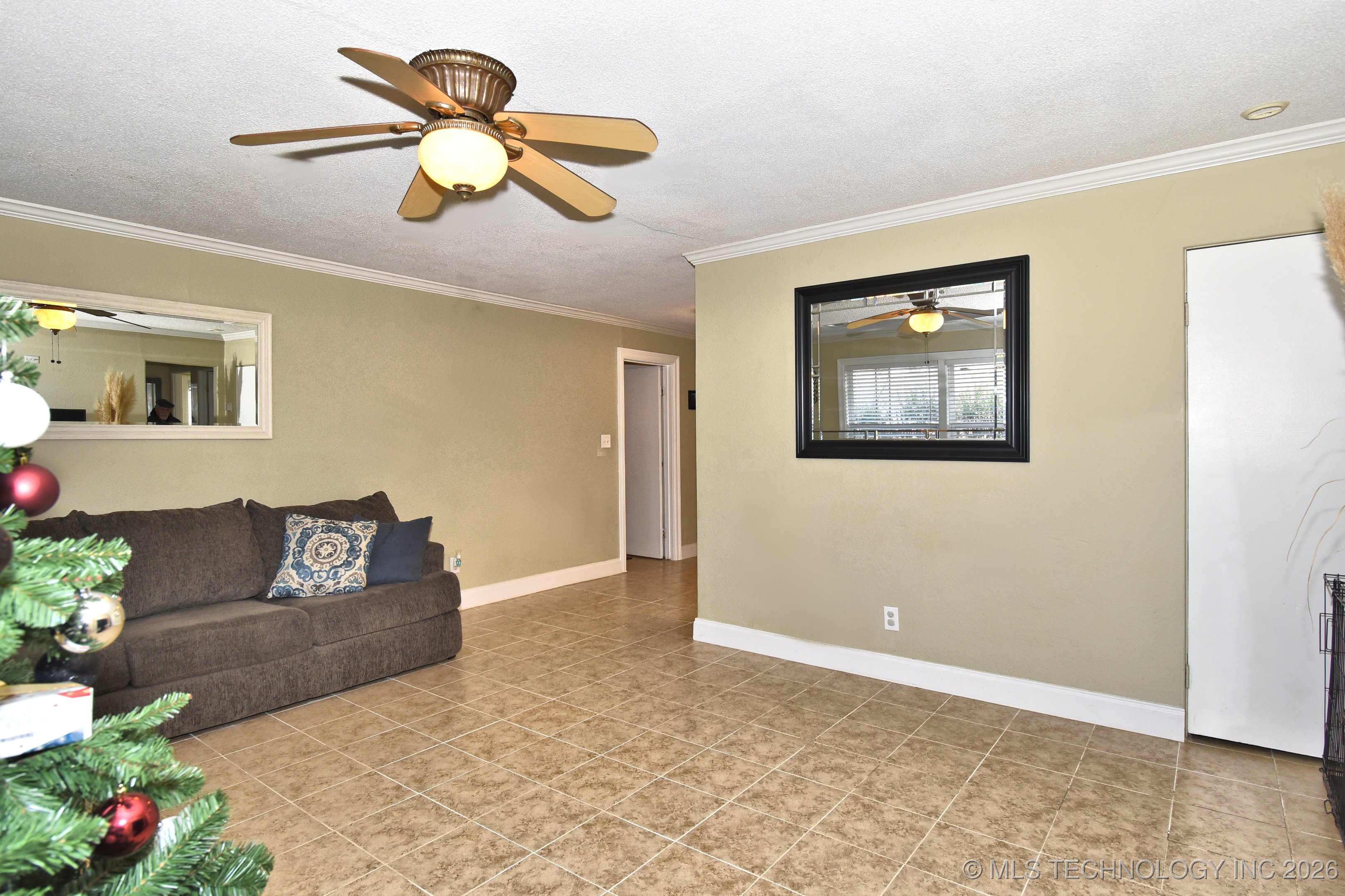 1365 N 76th East Avenue Property Photo 6