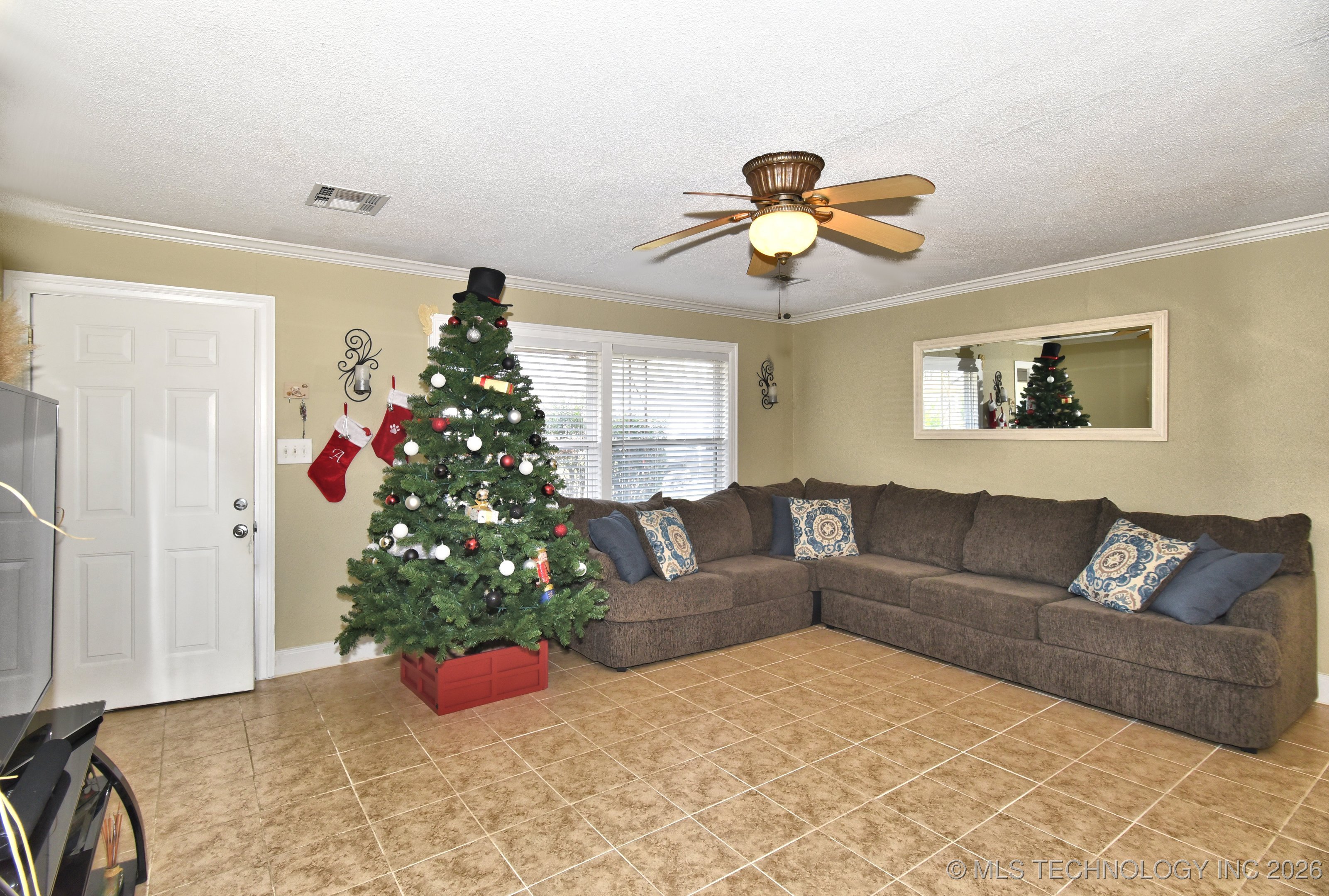 1365 N 76th East Avenue Property Photo 7