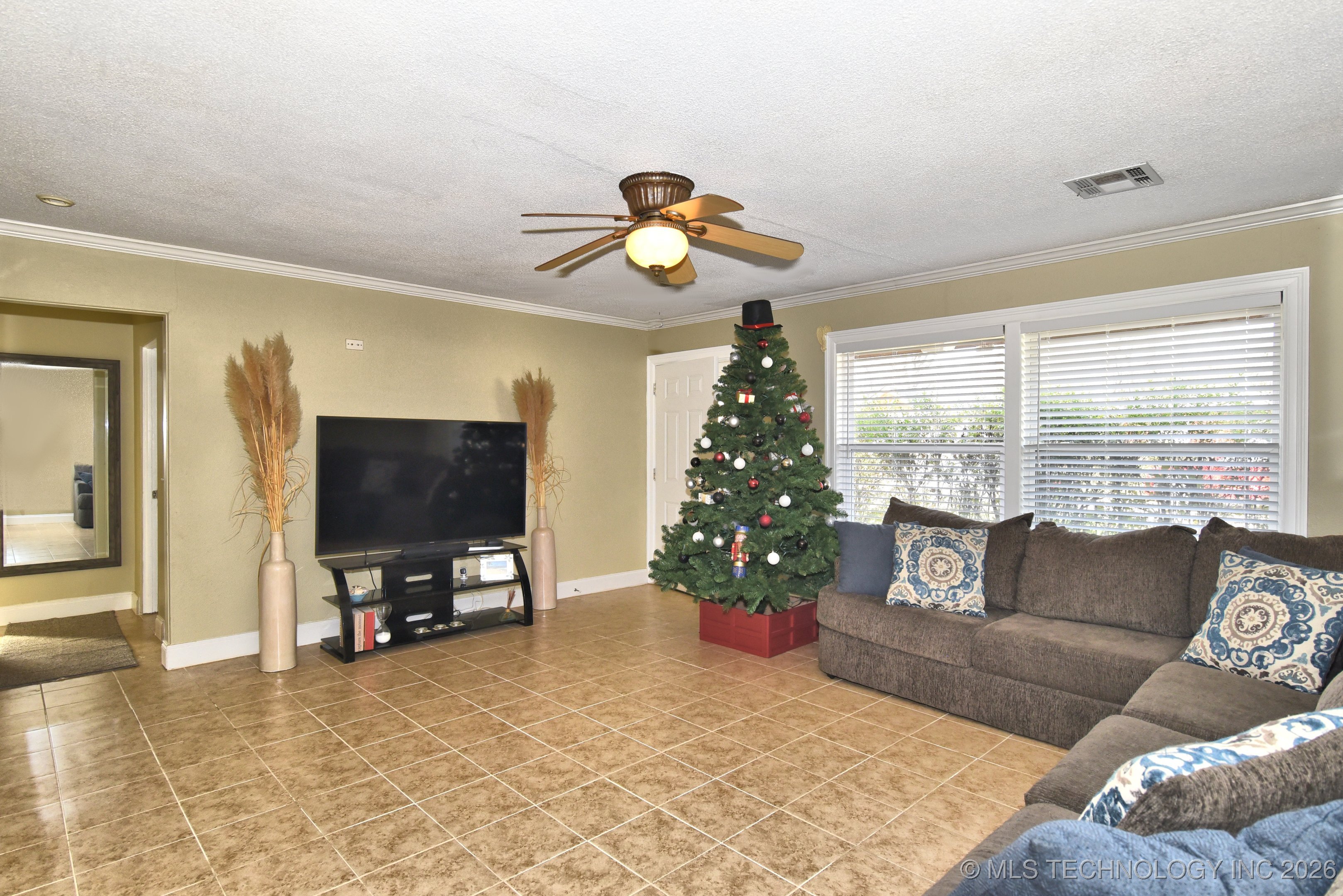 1365 N 76th East Avenue Property Photo 8