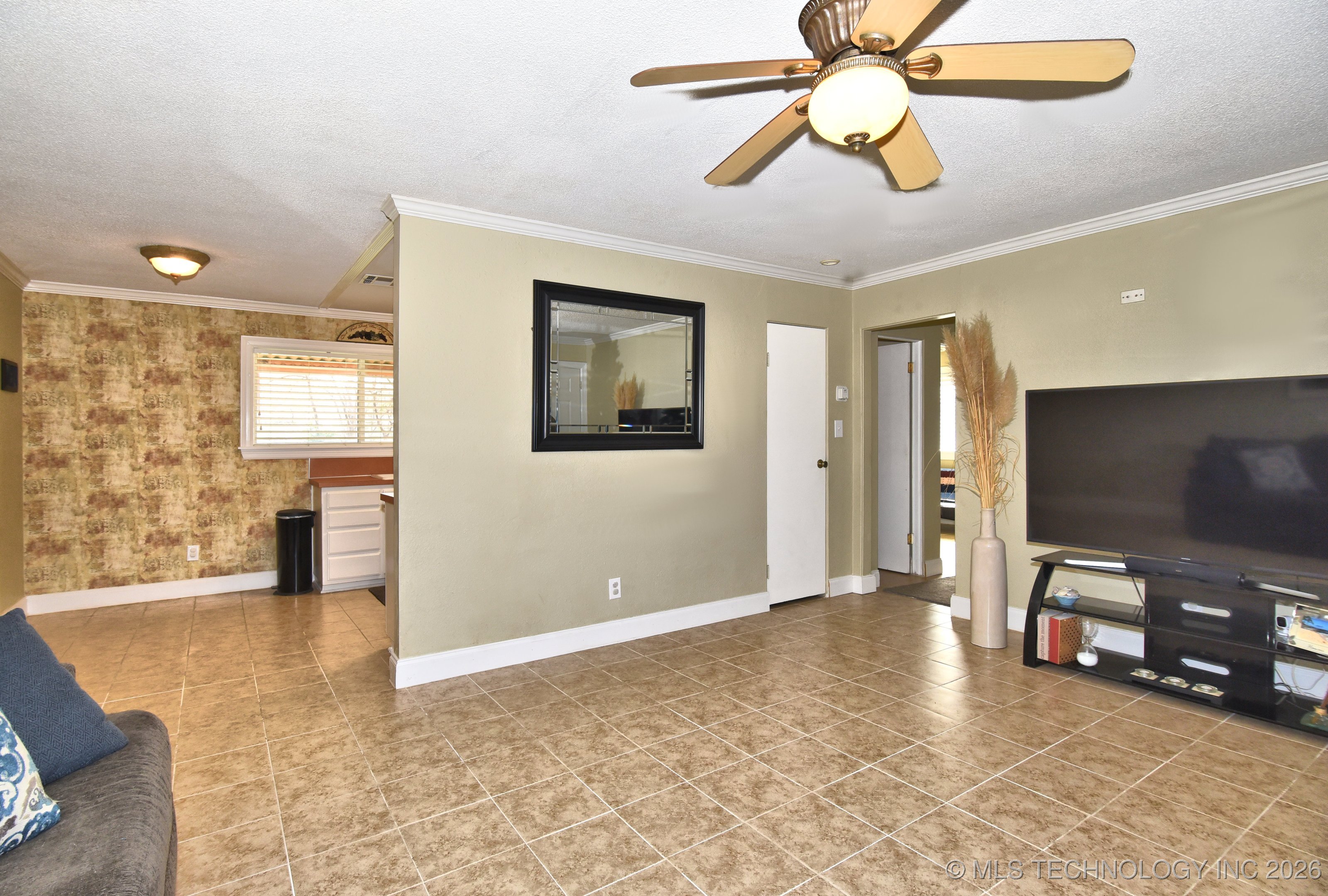 1365 N 76th East Avenue Property Photo 9