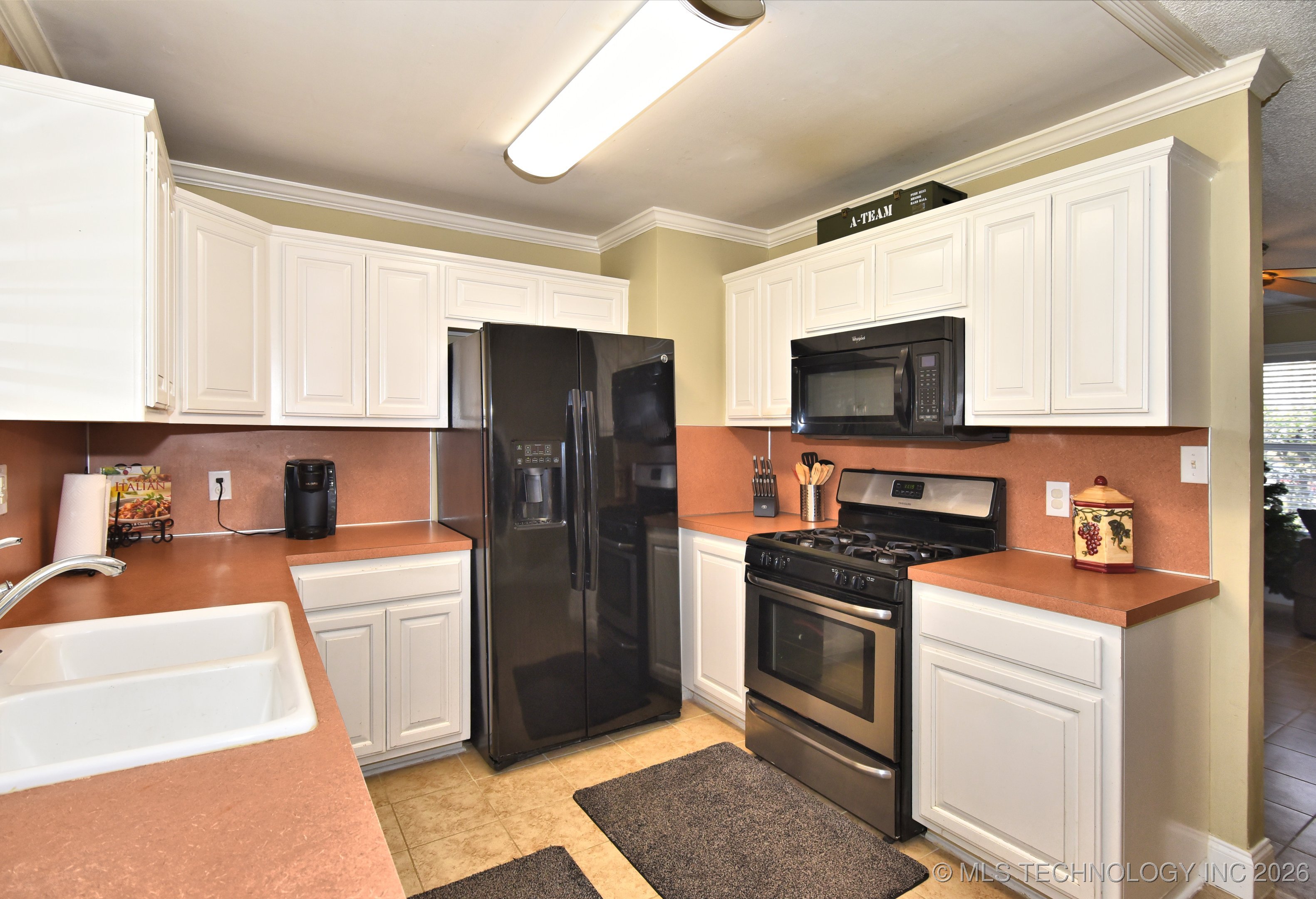 1365 N 76th East Avenue Property Photo 12