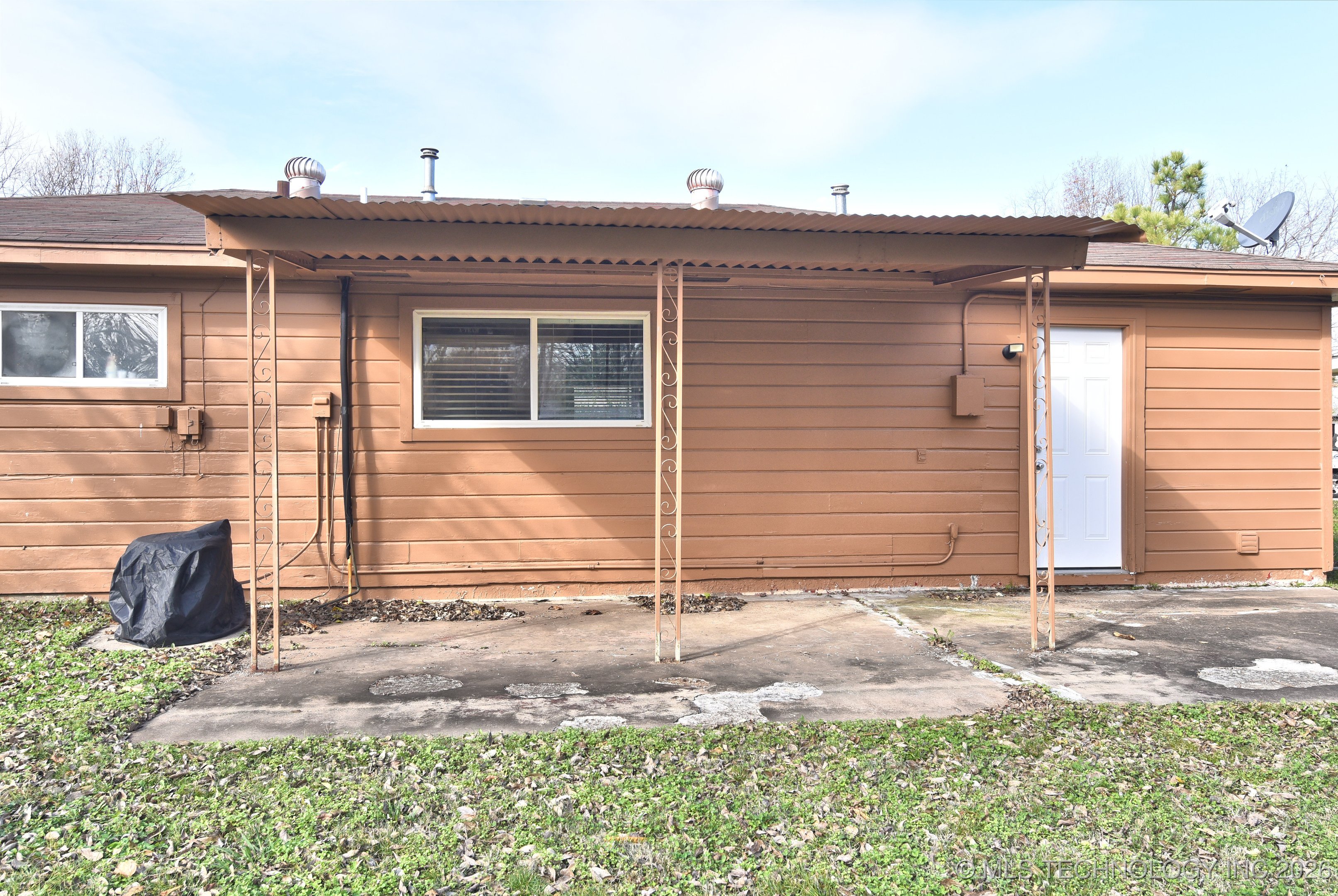 1365 N 76th East Avenue Property Photo 18