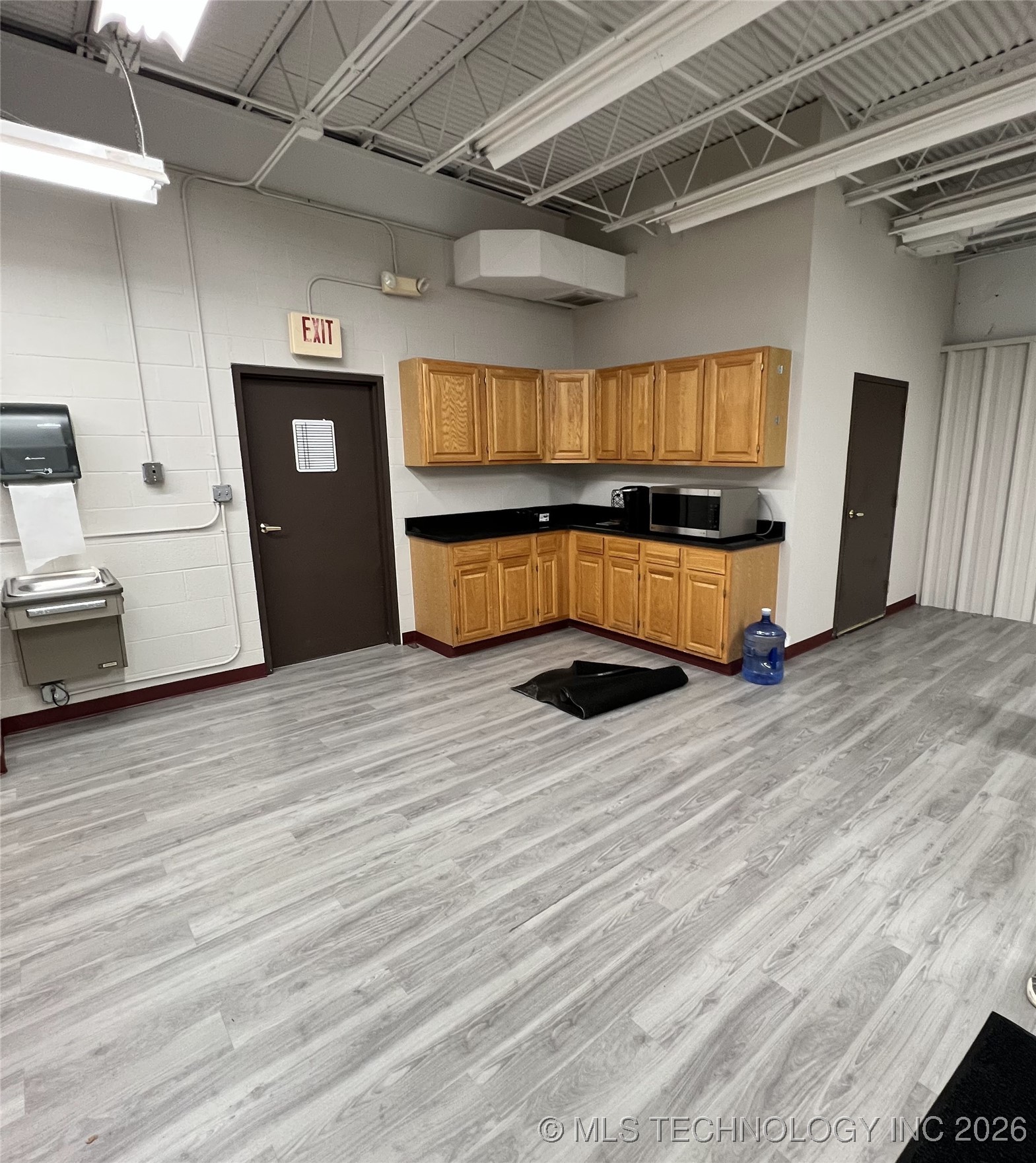 6943 E 12th Street Property Photo 13