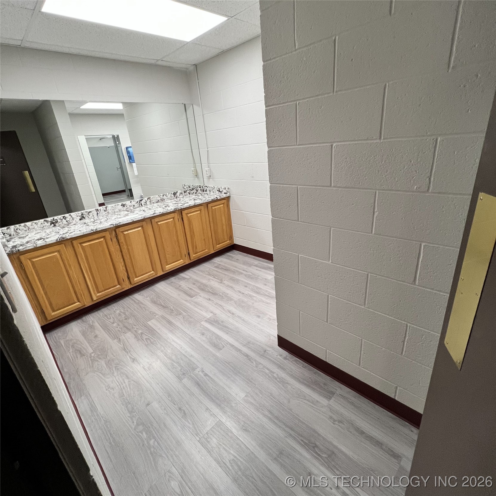 6943 E 12th Street Property Photo 16