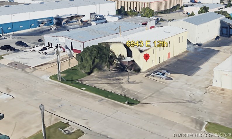 6943 E 12th Street Property Photo 17