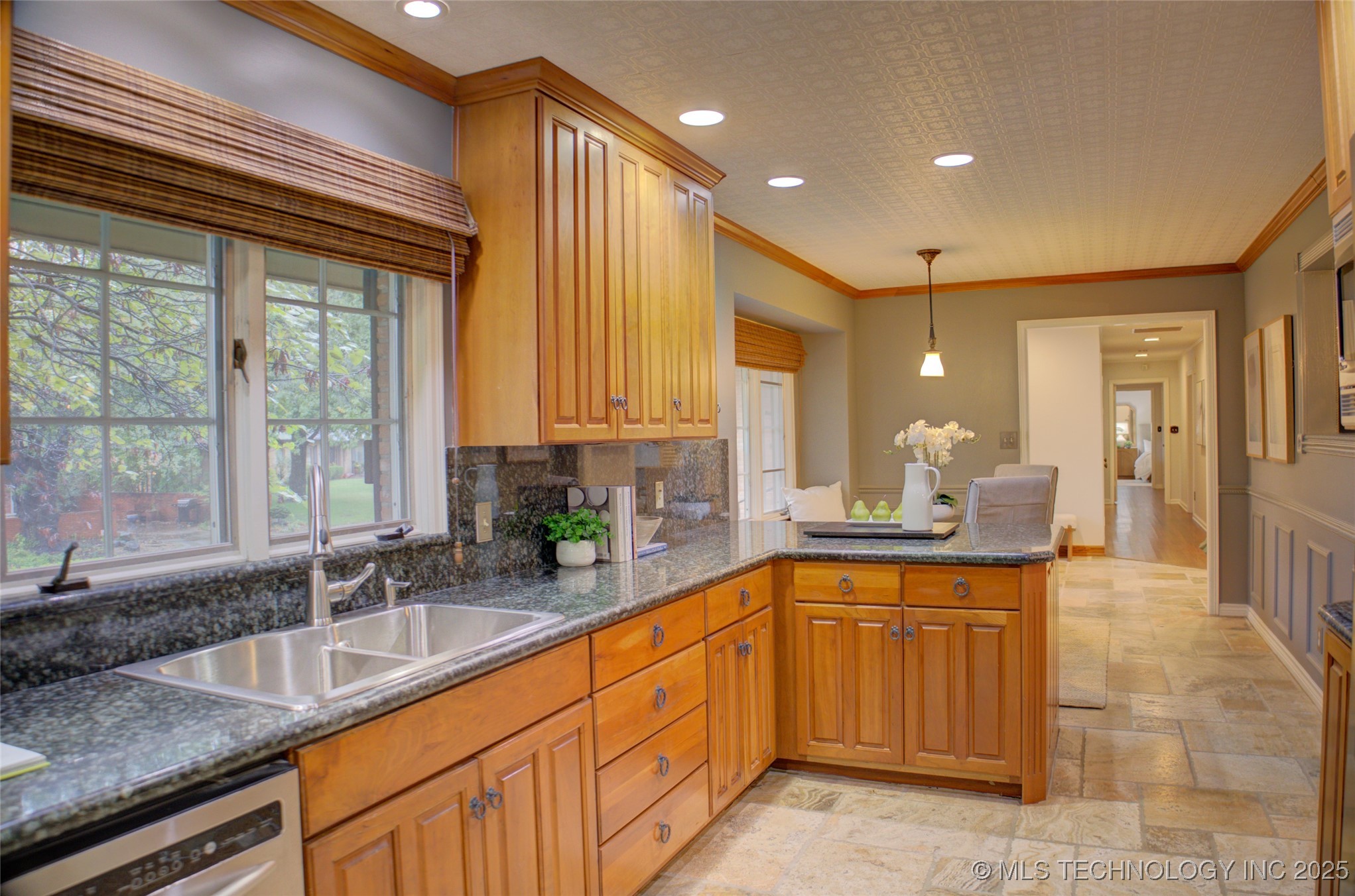 2879 E 34th Street Property Photo 26