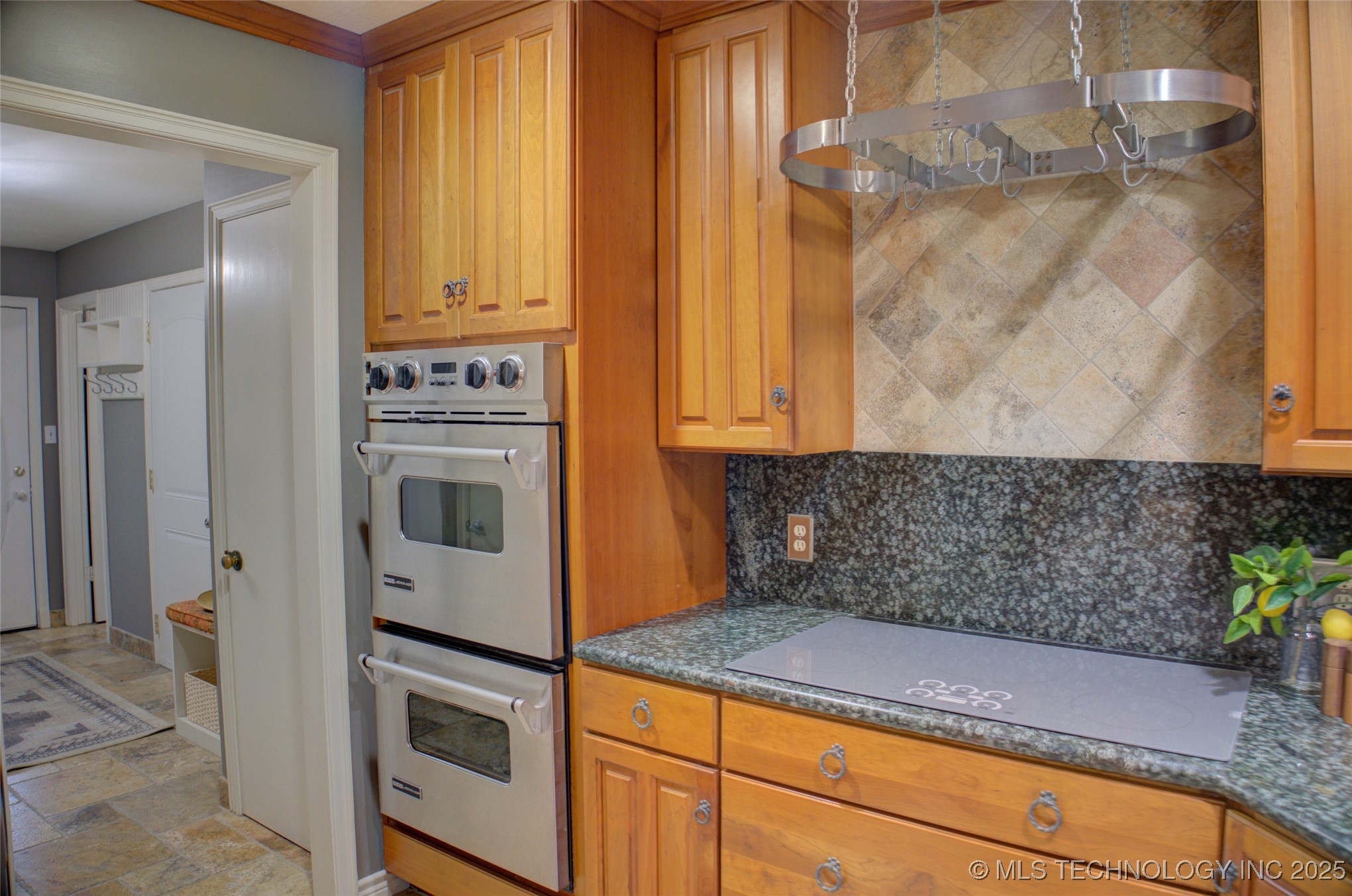 2879 E 34th Street Property Photo 28