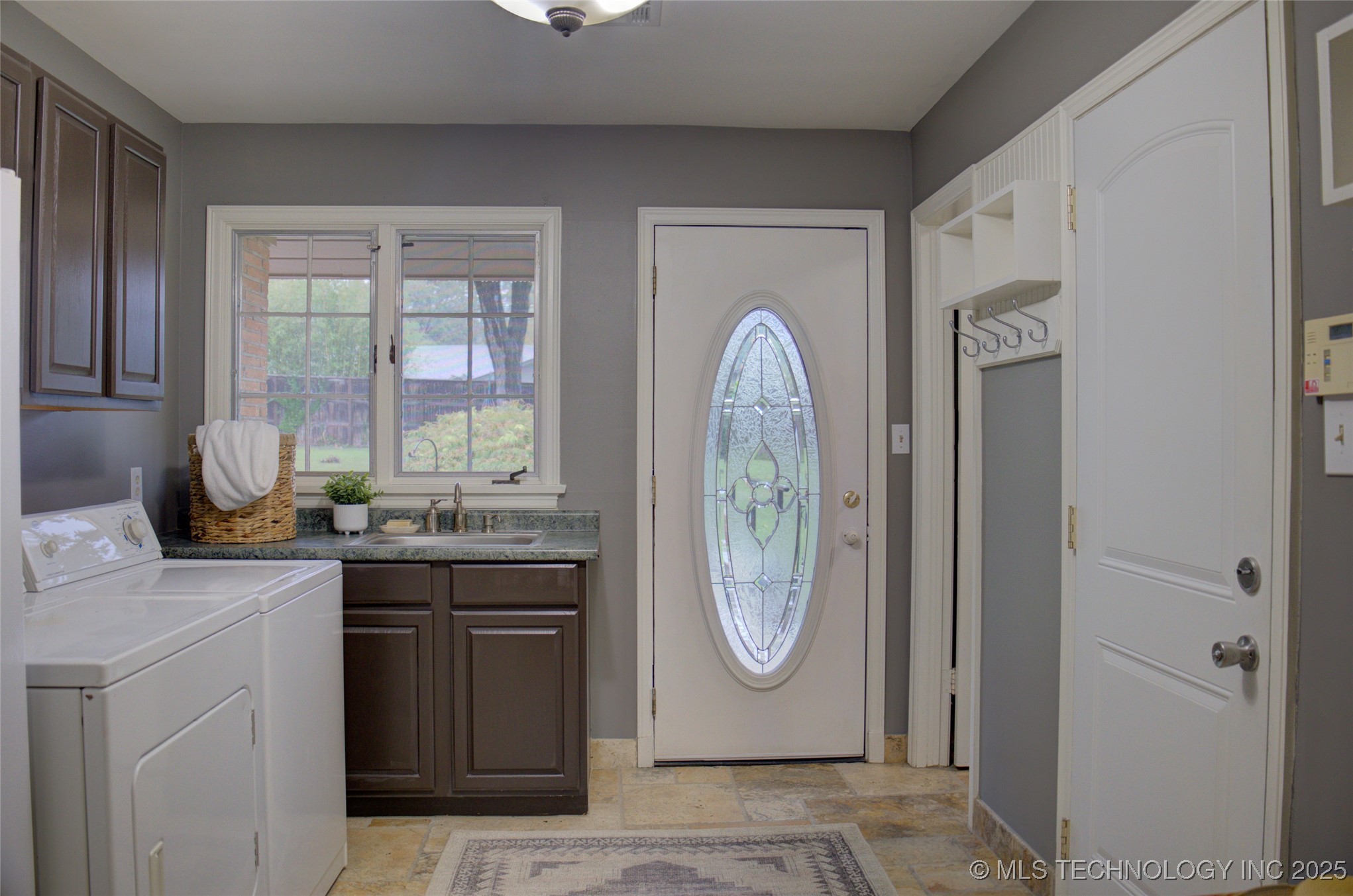 2879 E 34th Street Property Photo 29