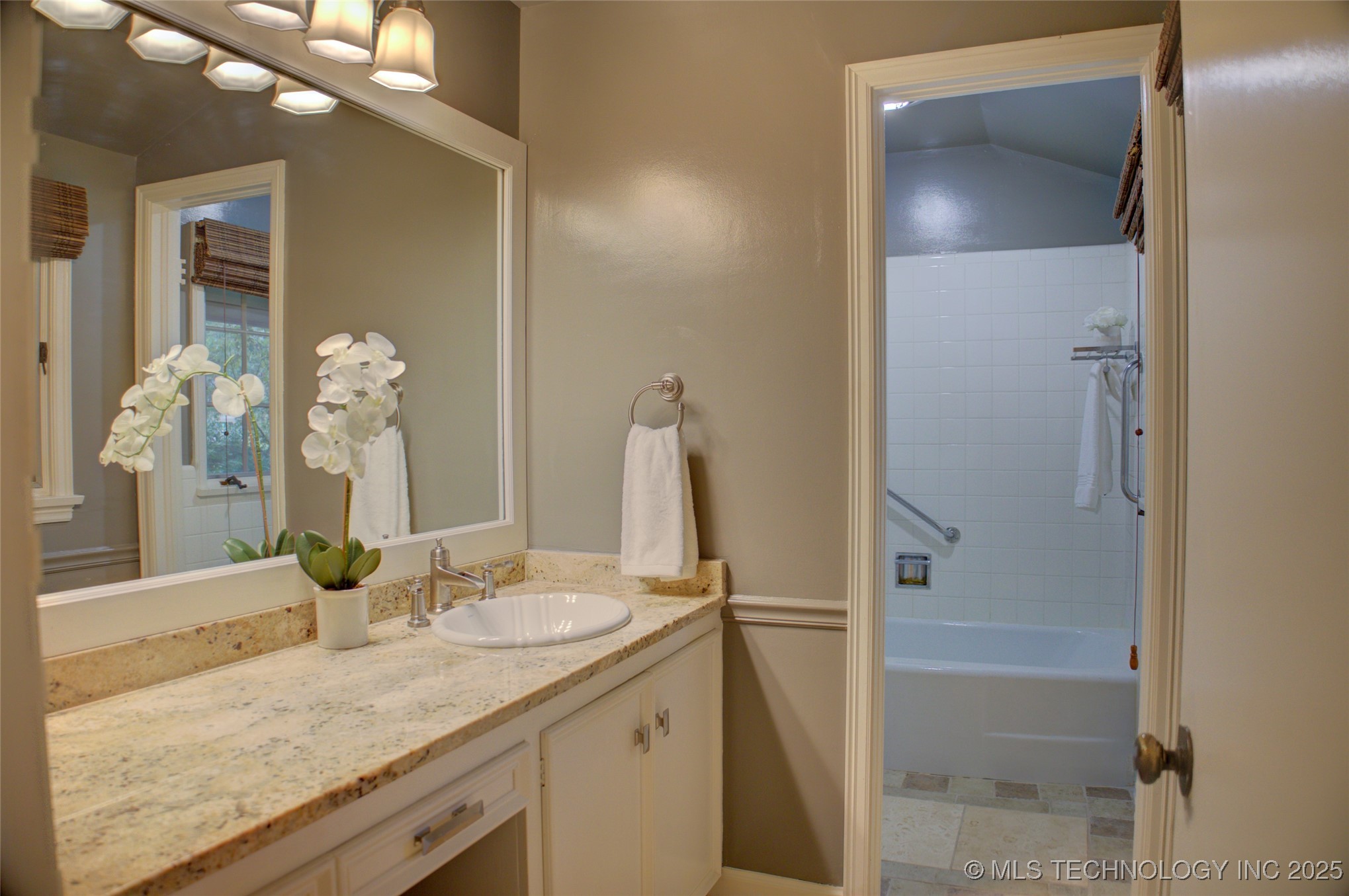 2879 E 34th Street Property Photo 38