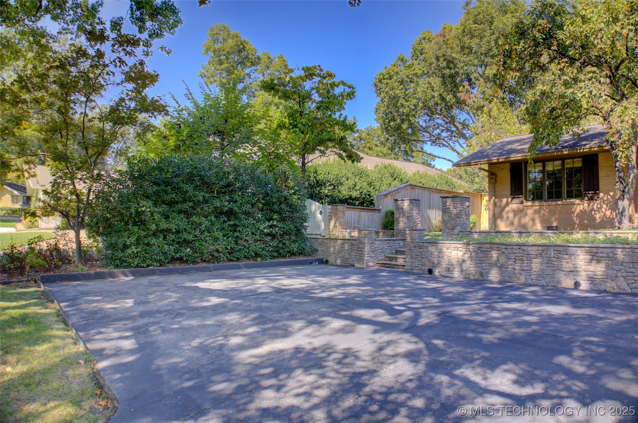 2879 E 34th Street Property Photo 65