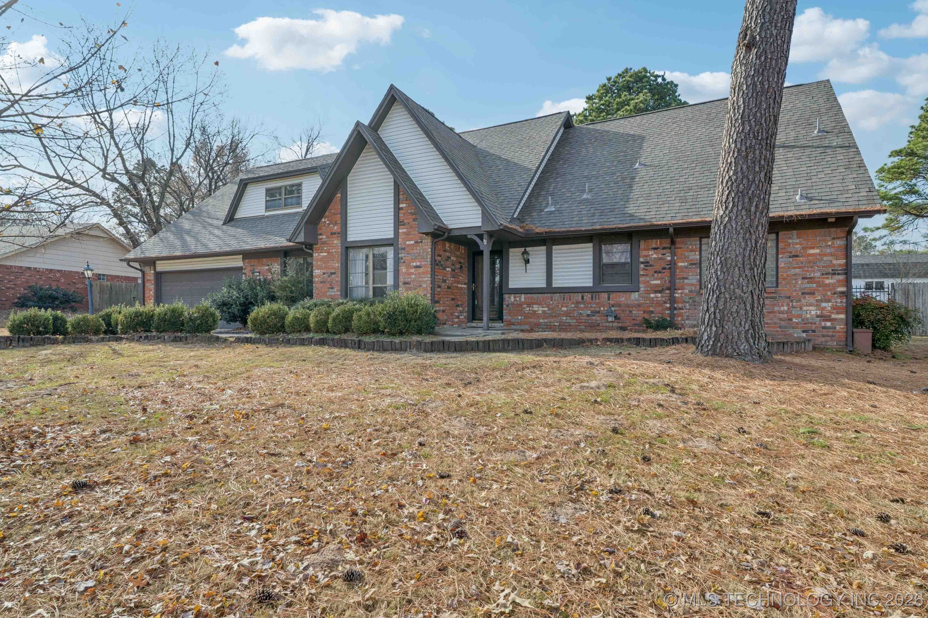 9752 S Lakewood Avenue Property Photo 6