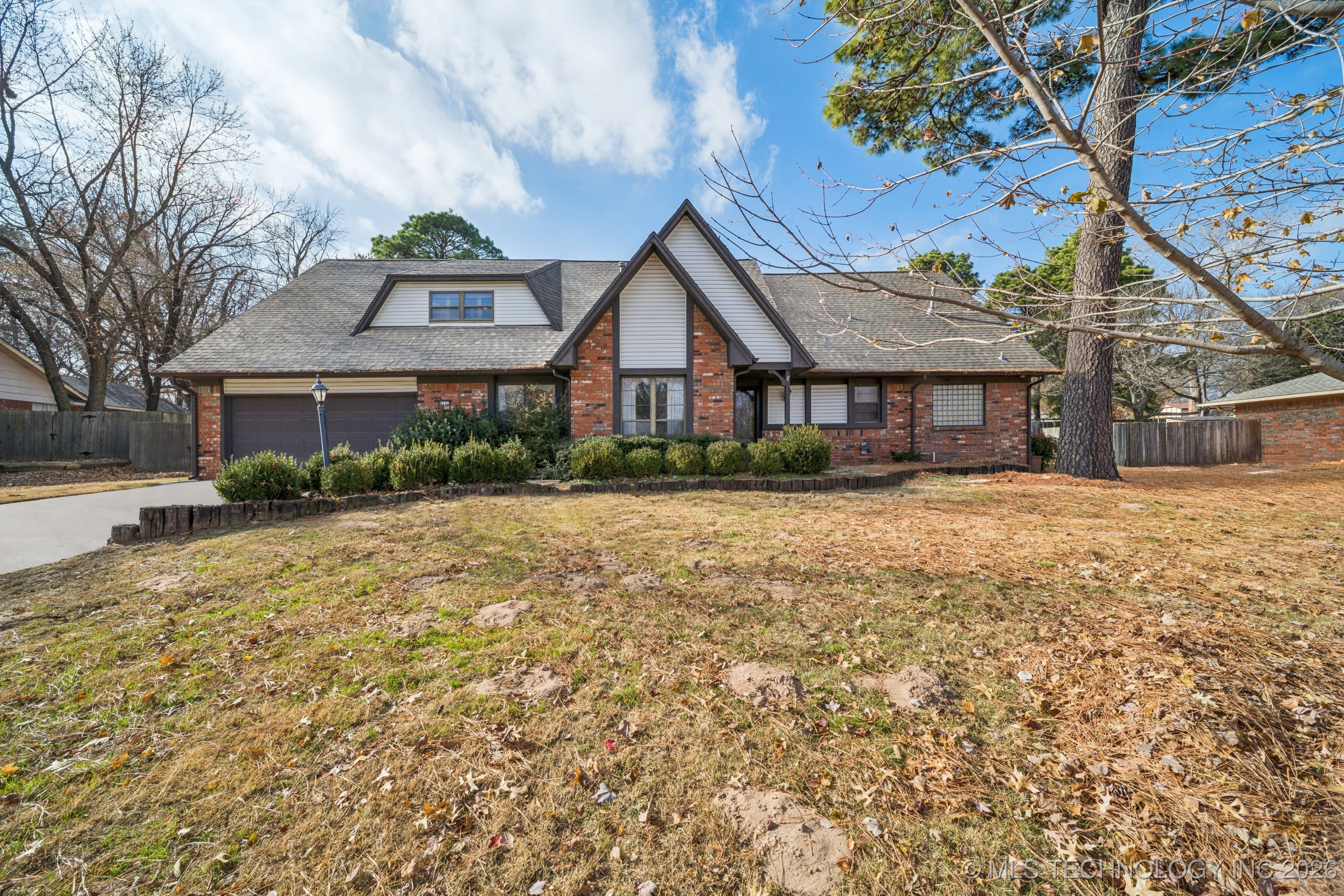 9752 S Lakewood Avenue Property Photo 7