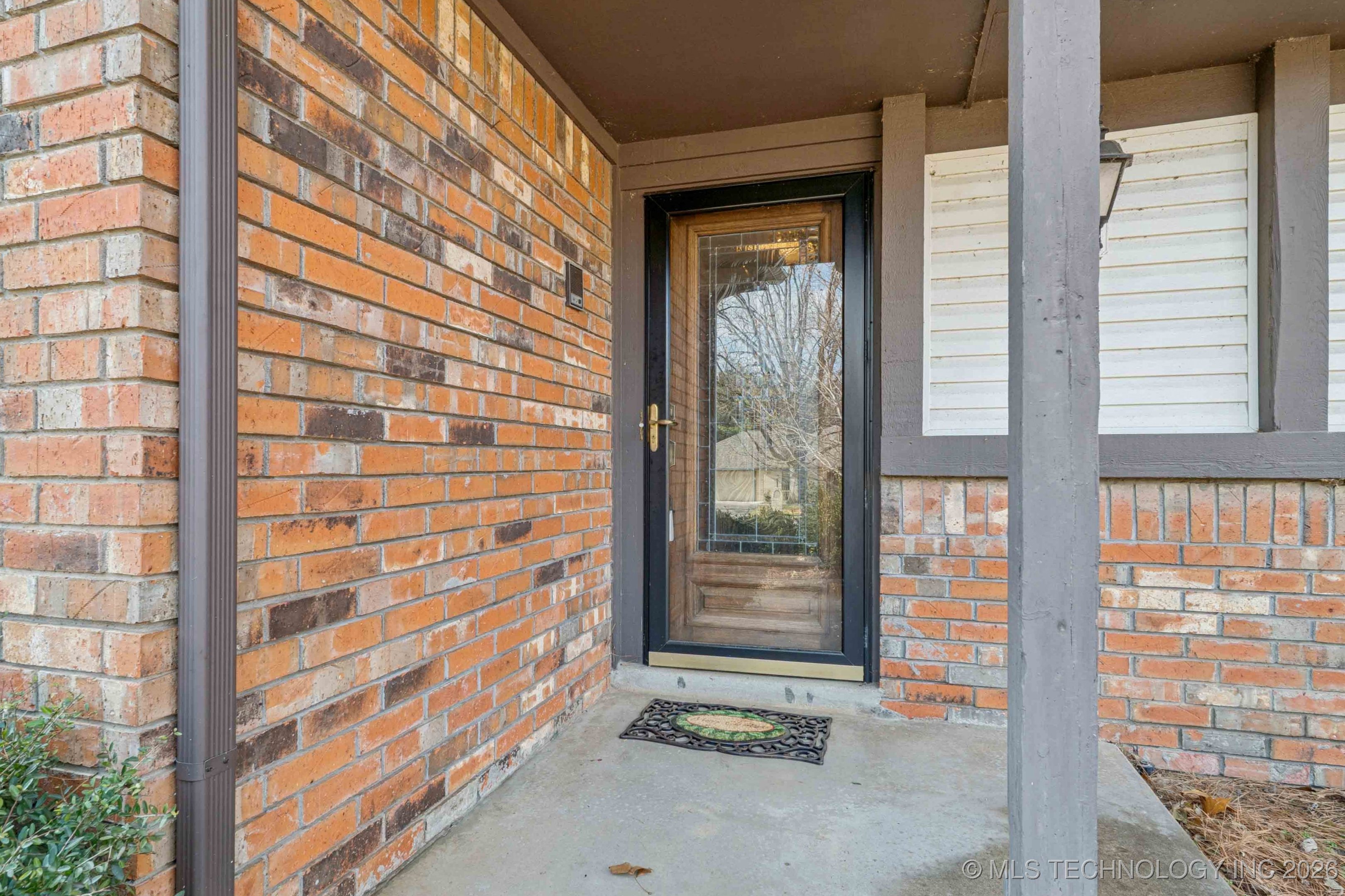 9752 S Lakewood Avenue Property Photo 8