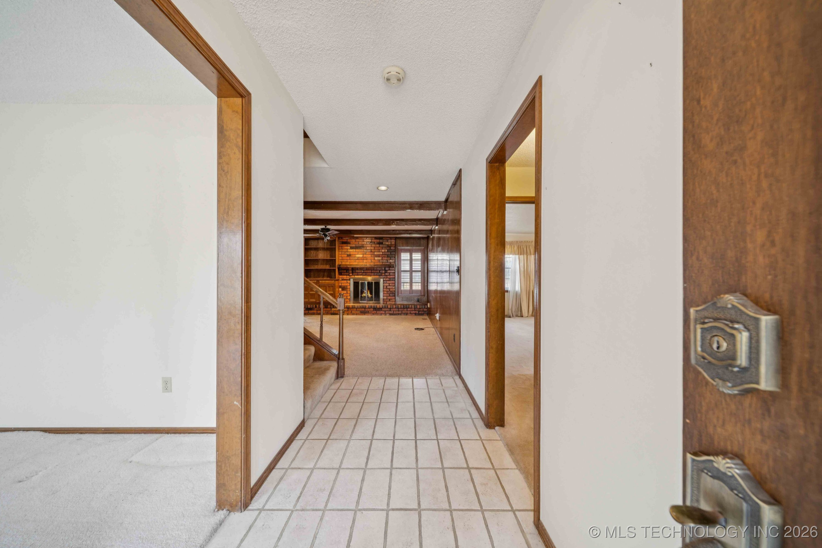 9752 S Lakewood Avenue Property Photo 9