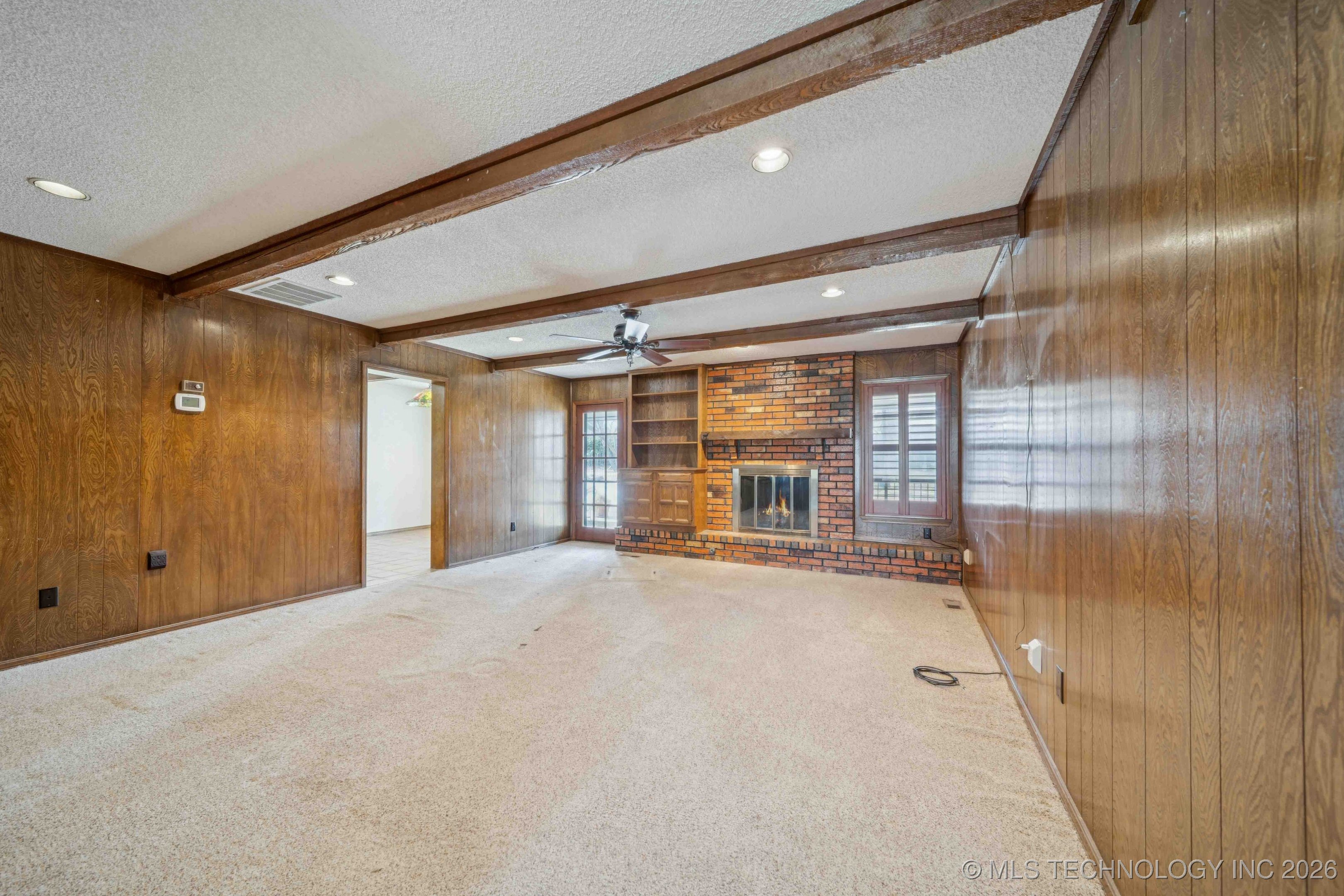 9752 S Lakewood Avenue Property Photo 11