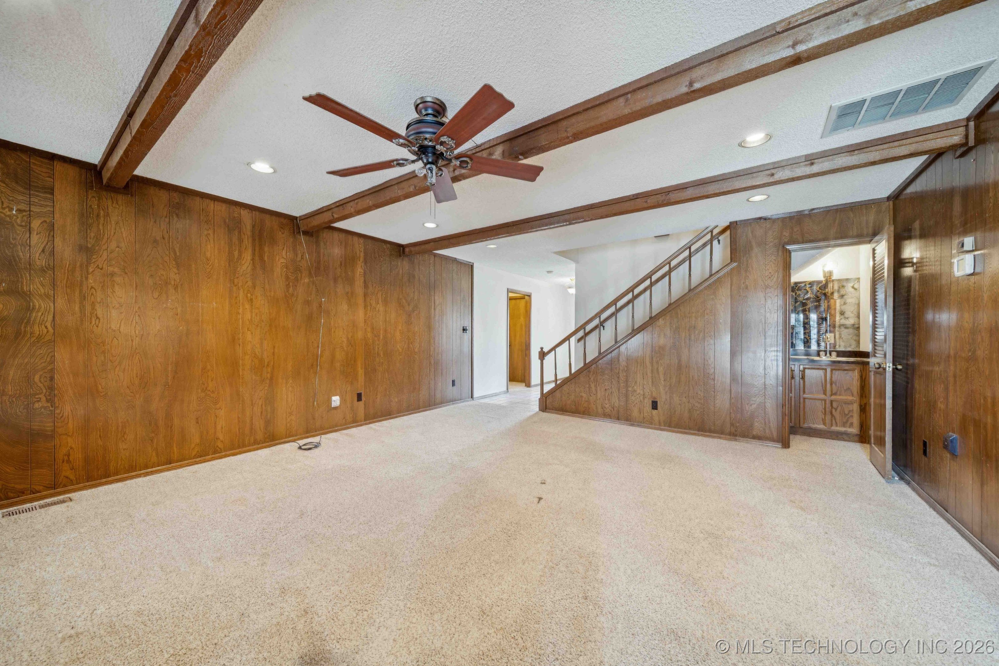 9752 S Lakewood Avenue Property Photo 12