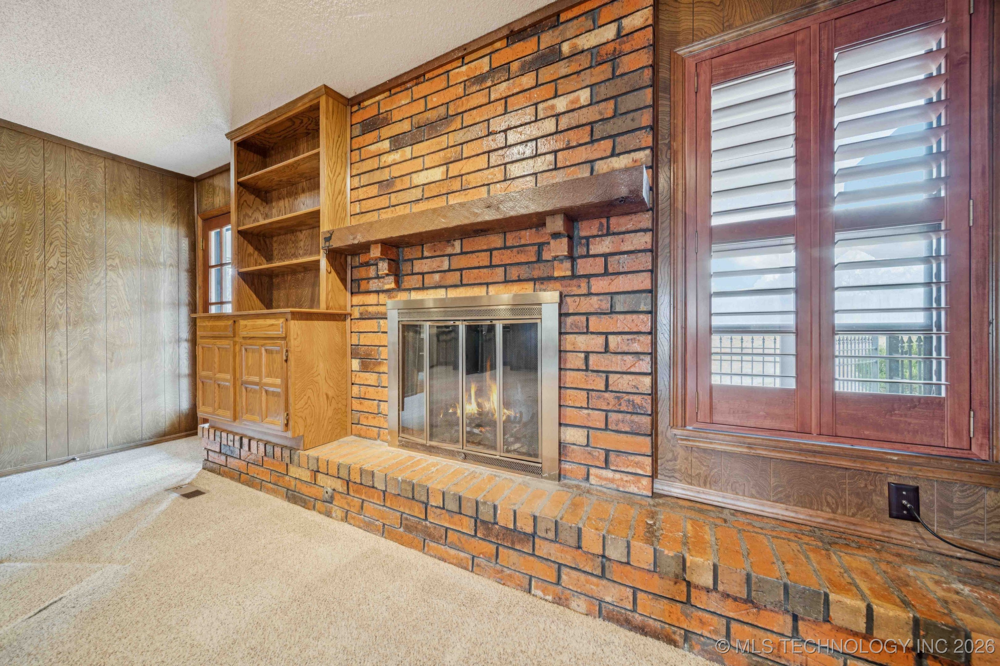 9752 S Lakewood Avenue Property Photo 14