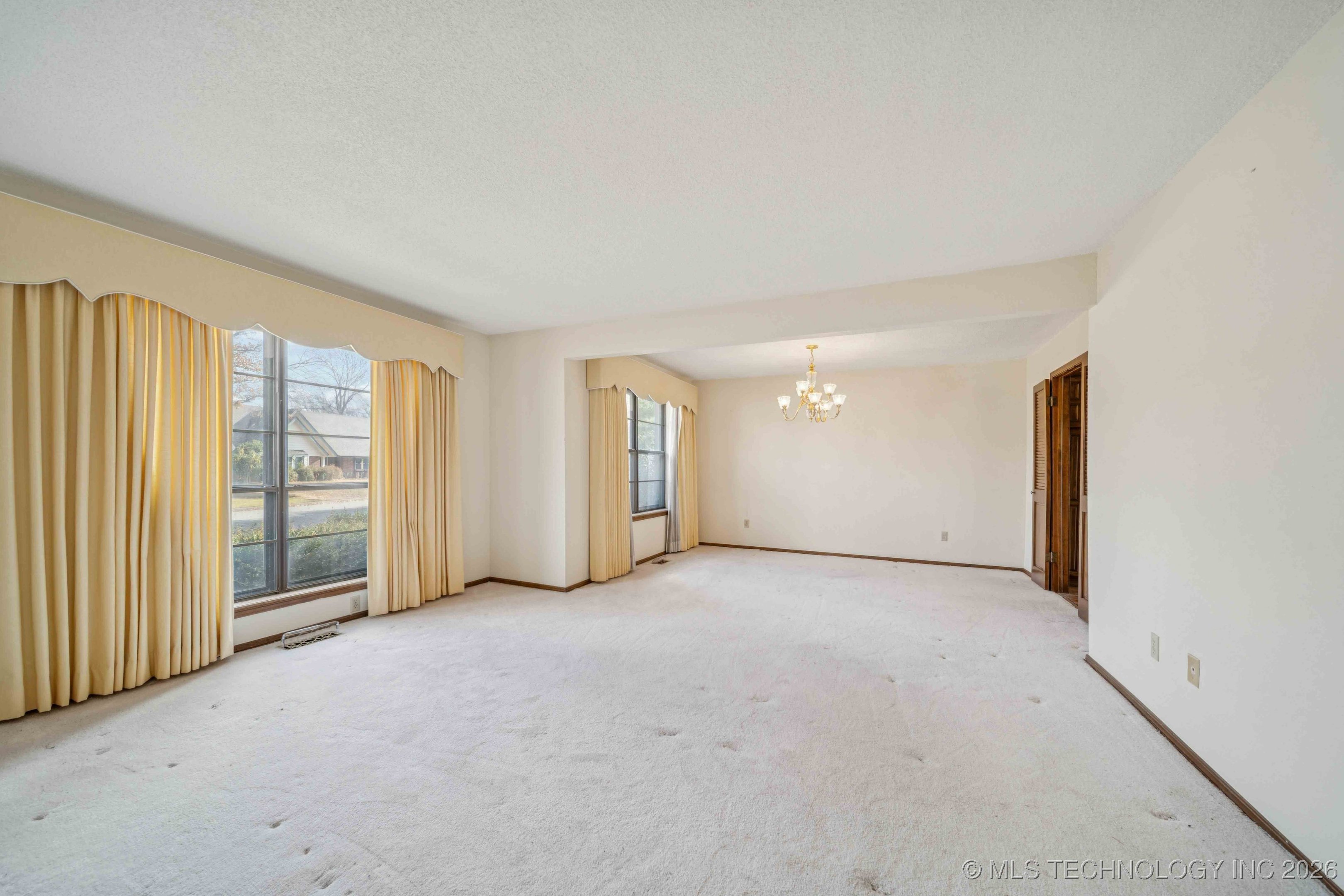 9752 S Lakewood Avenue Property Photo 15