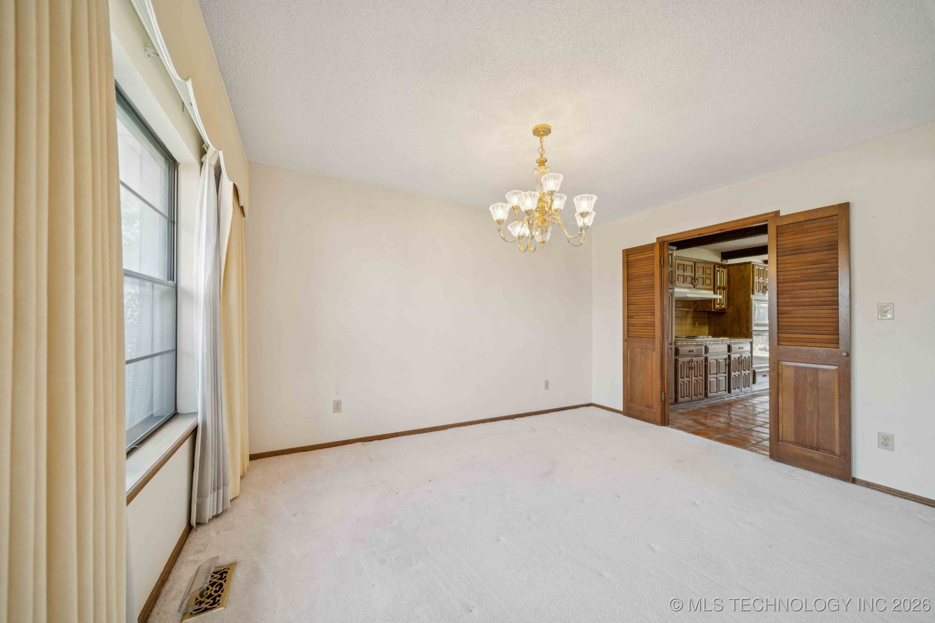 9752 S Lakewood Avenue Property Photo 16