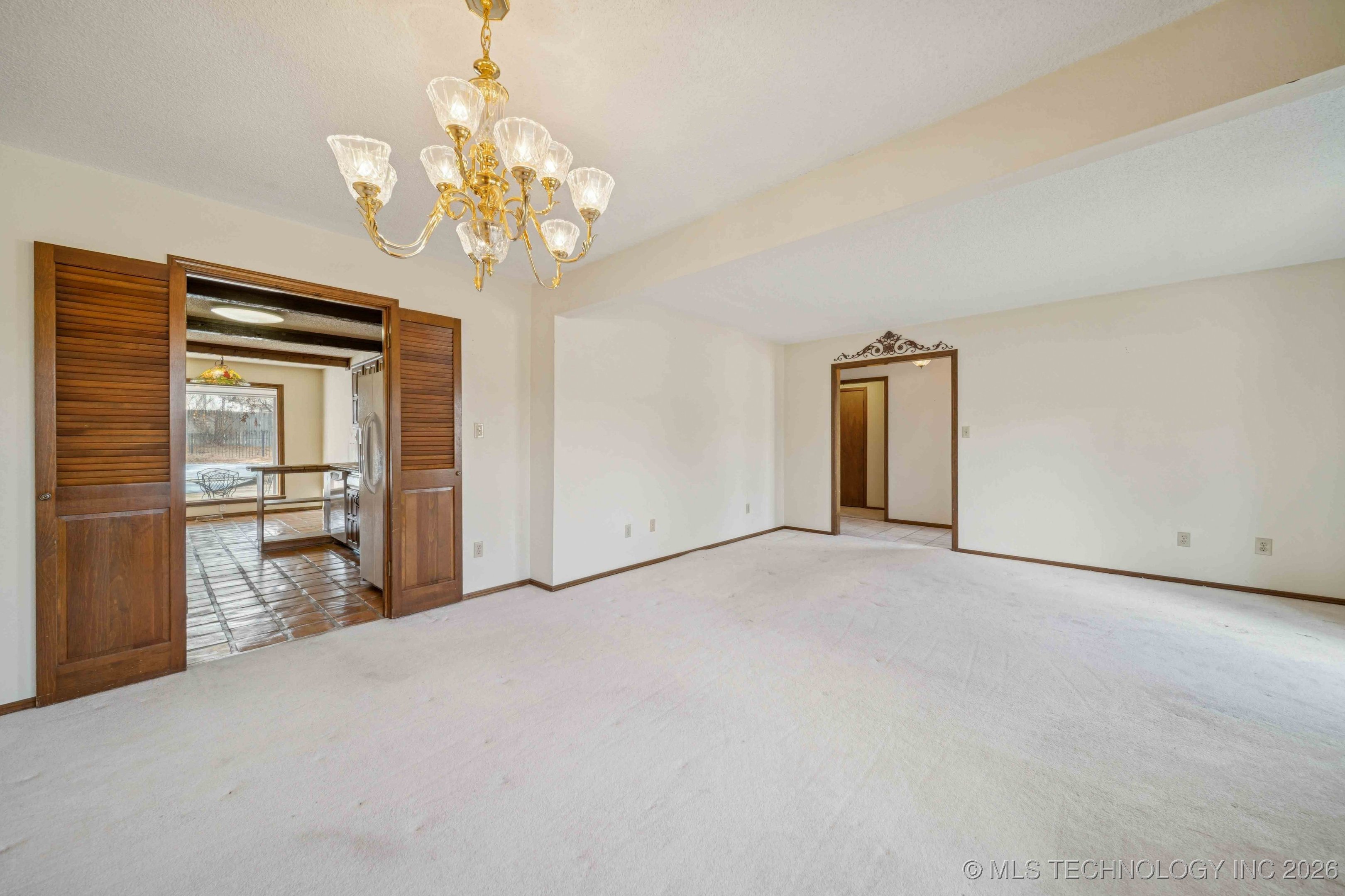 9752 S Lakewood Avenue Property Photo 17