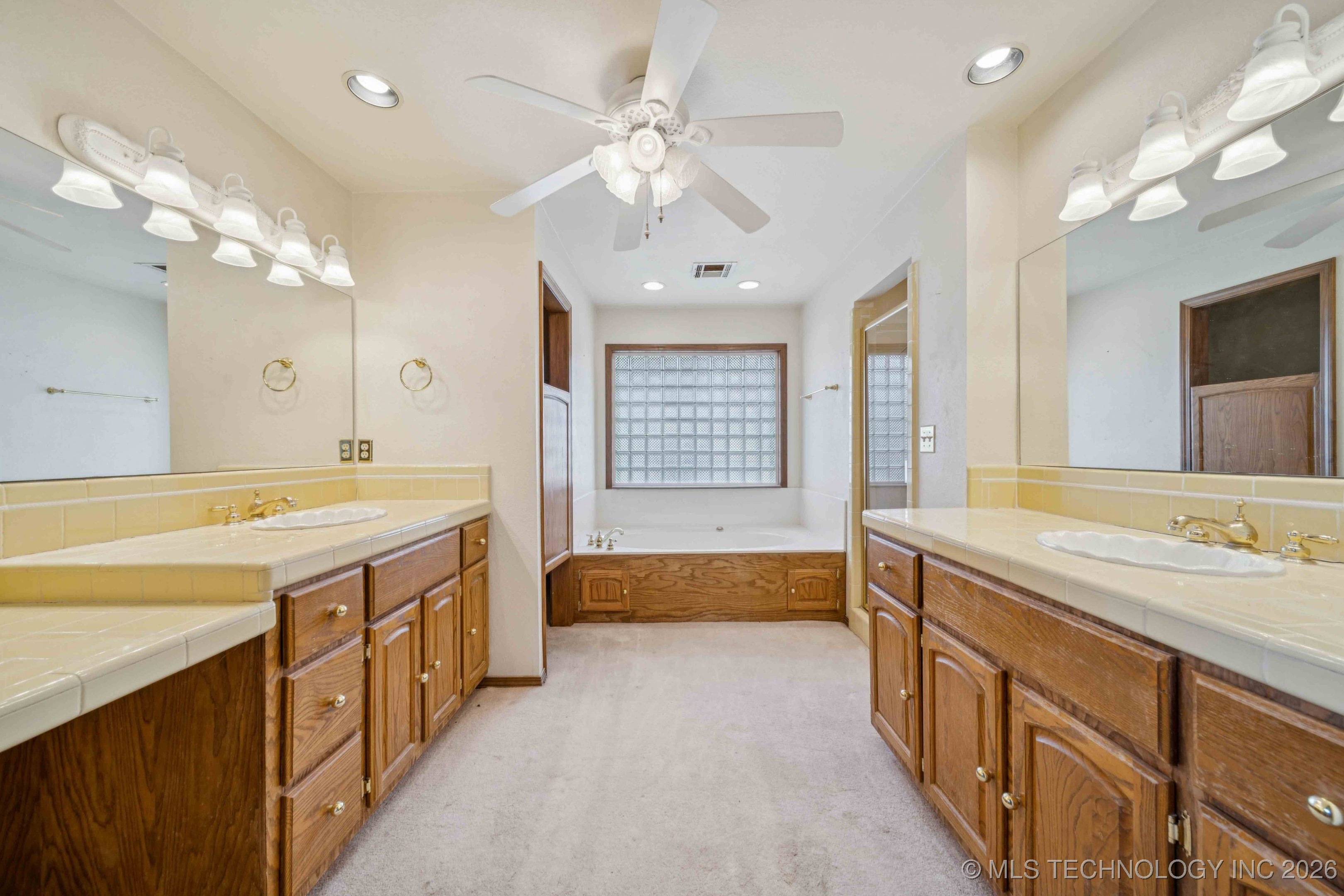 9752 S Lakewood Avenue Property Photo 26