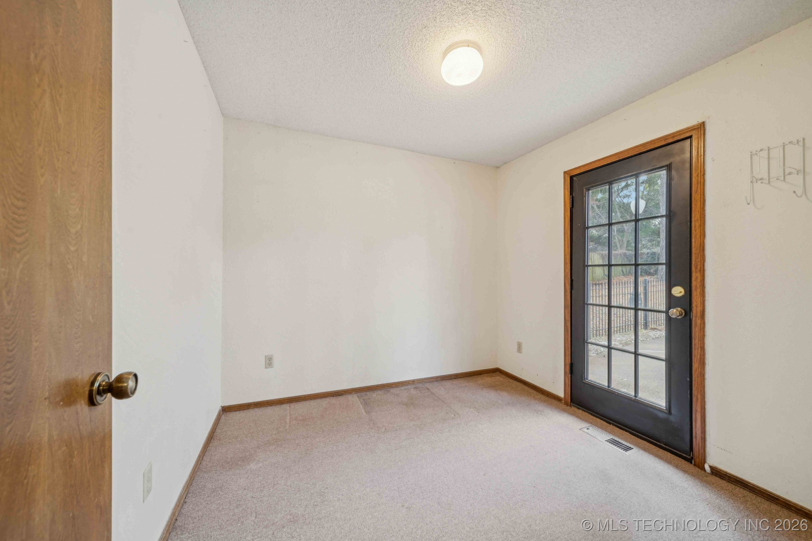 9752 S Lakewood Avenue Property Photo 29