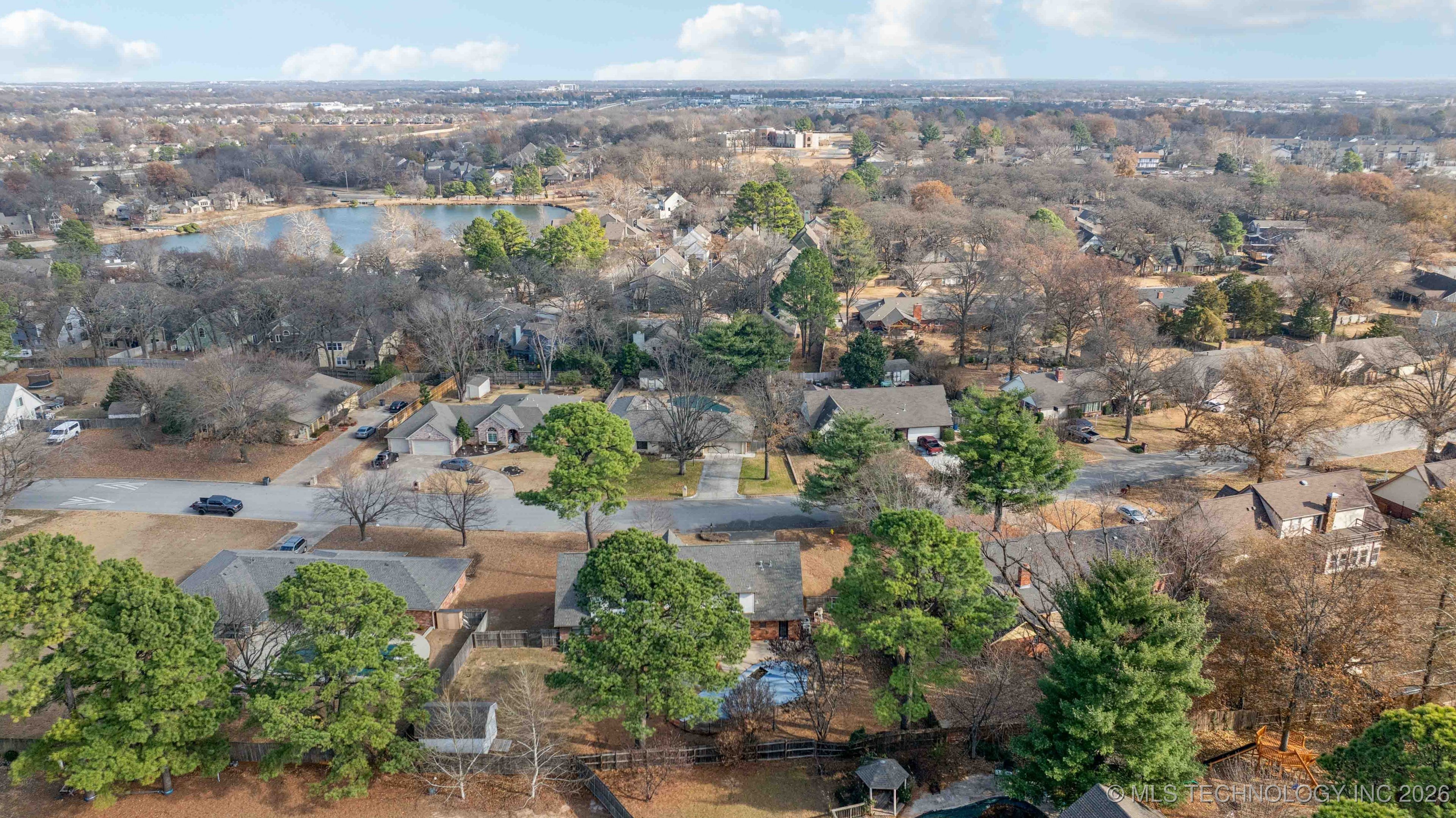 9752 S Lakewood Avenue Property Photo 52