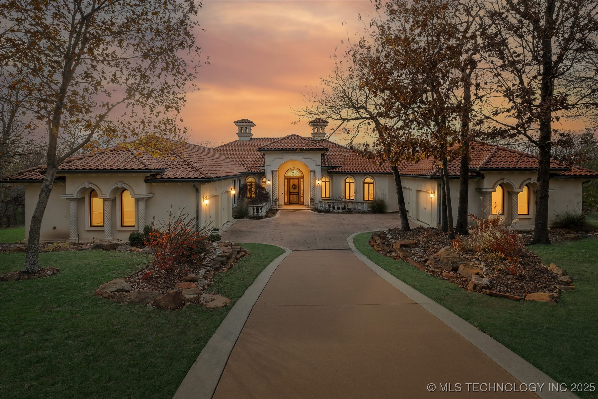 2125 W 73rd Street Property Photo 1