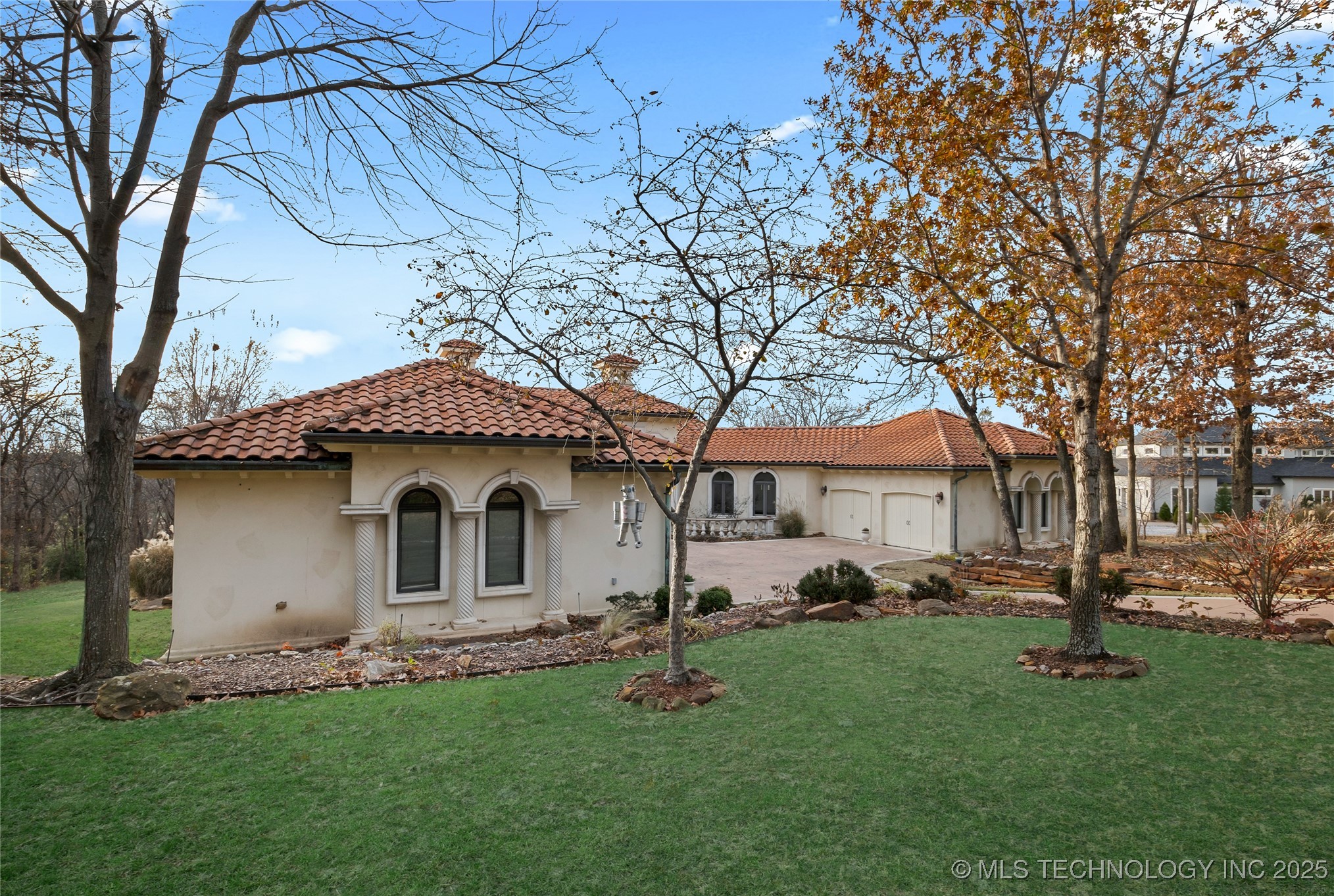 2125 W 73rd Street Property Photo 4