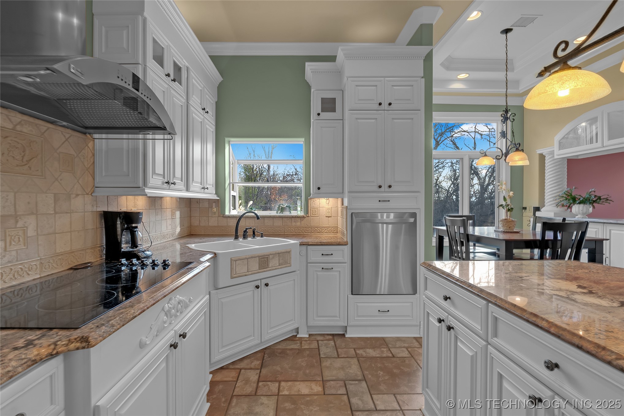 2125 W 73rd Street Property Photo 33