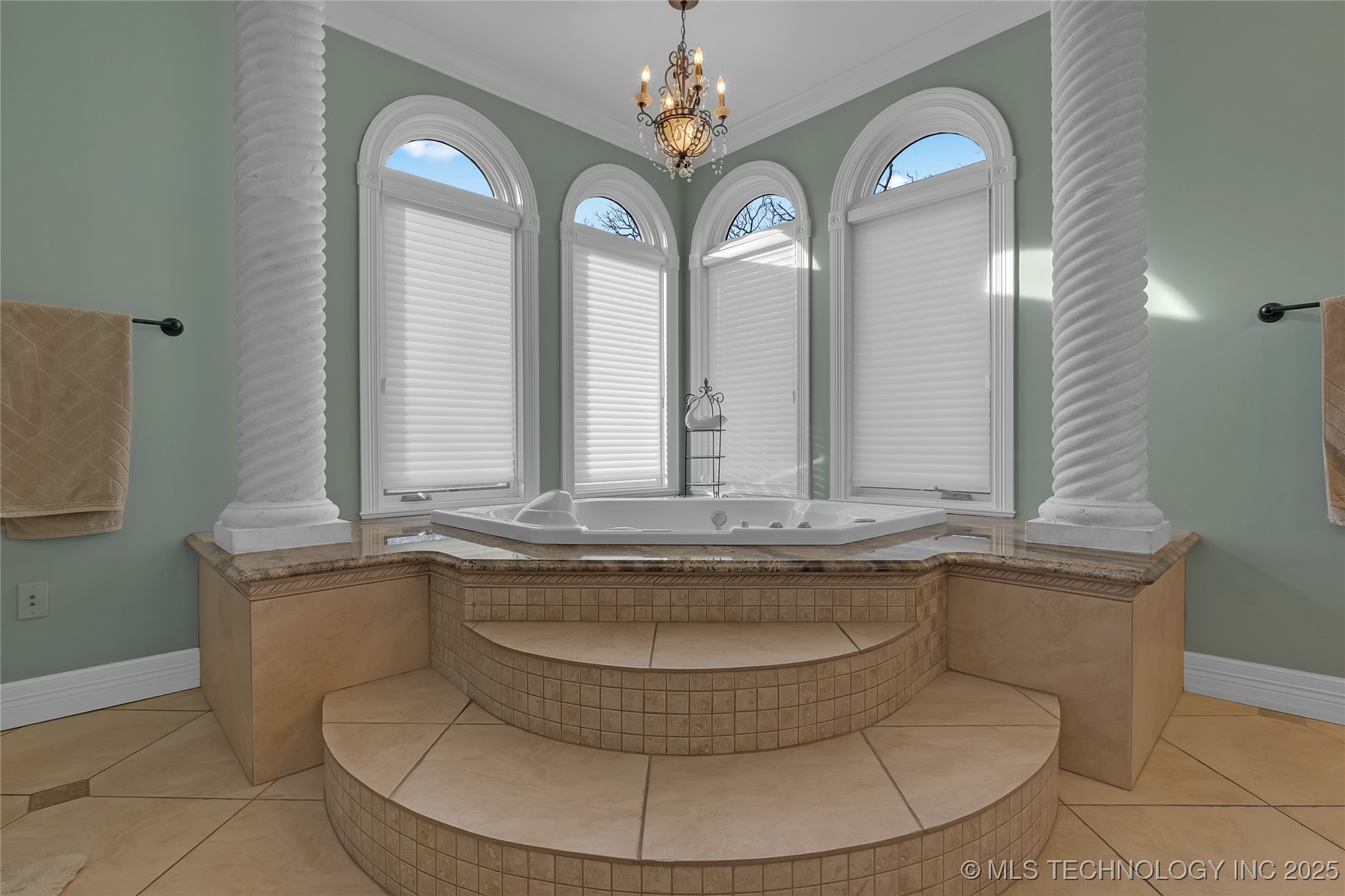 2125 W 73rd Street Property Photo 56