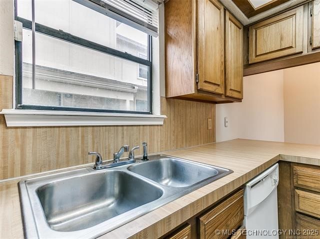 12923 E 28th Place Property Photo 16