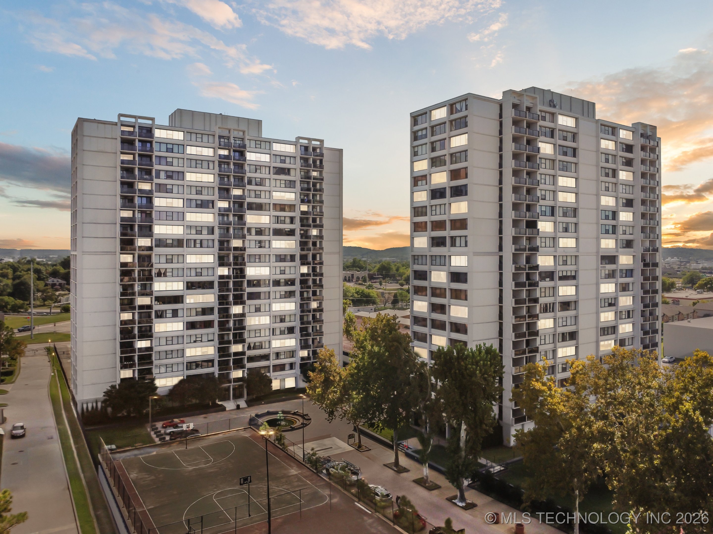 410 W 7th Street 523 Property Photo 1