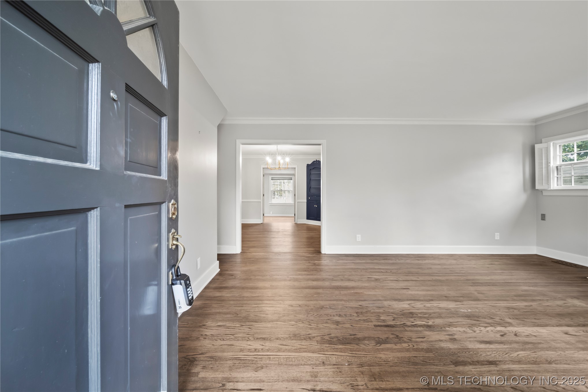 1116 S Richmond Avenue Property Photo 2