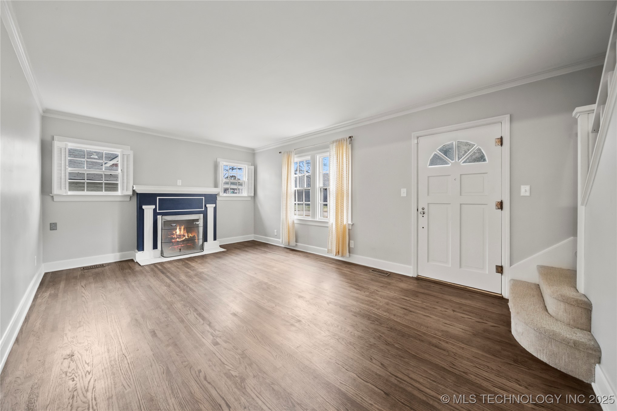 1116 S Richmond Avenue Property Photo 3