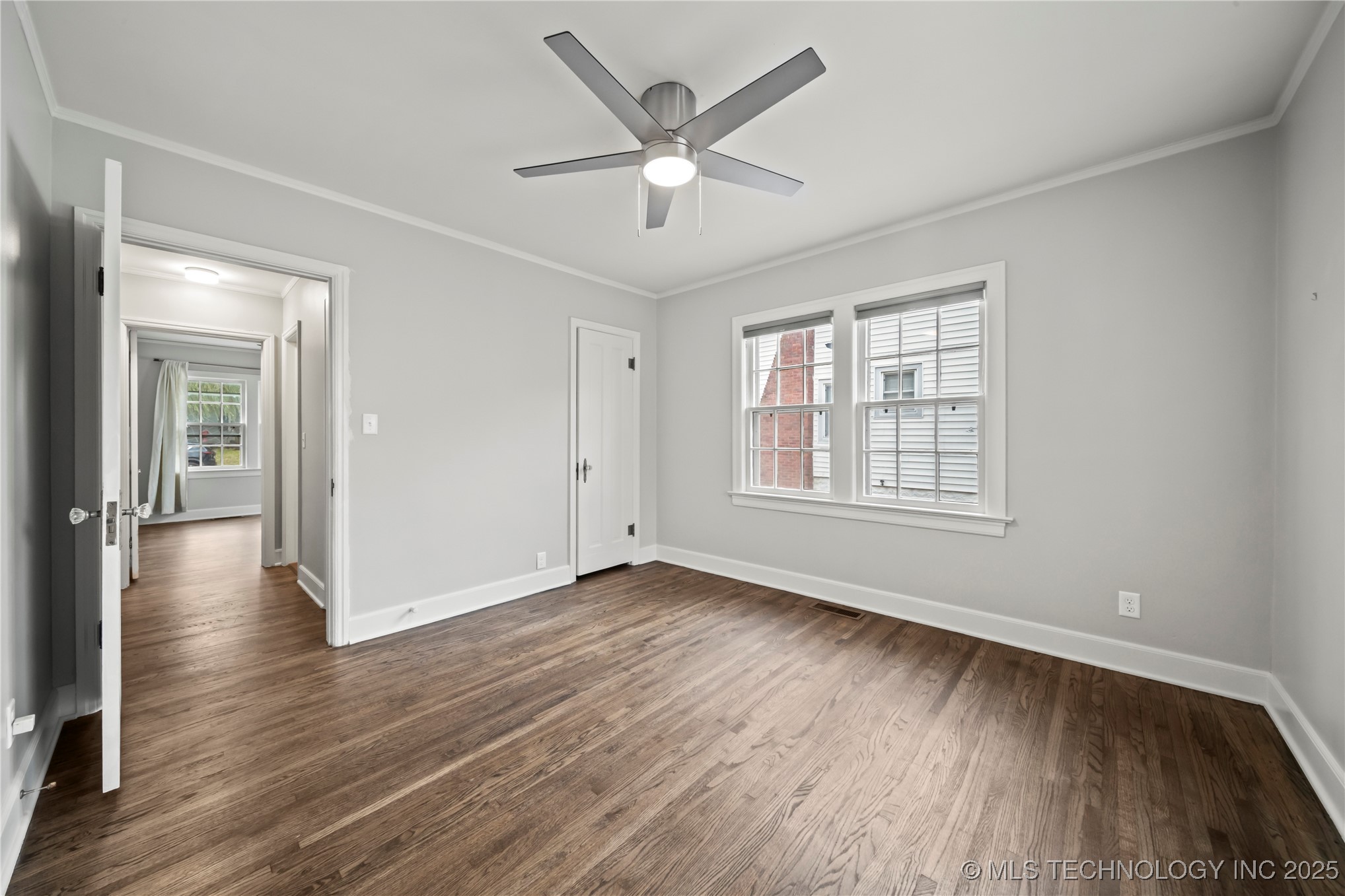 1116 S Richmond Avenue Property Photo 11