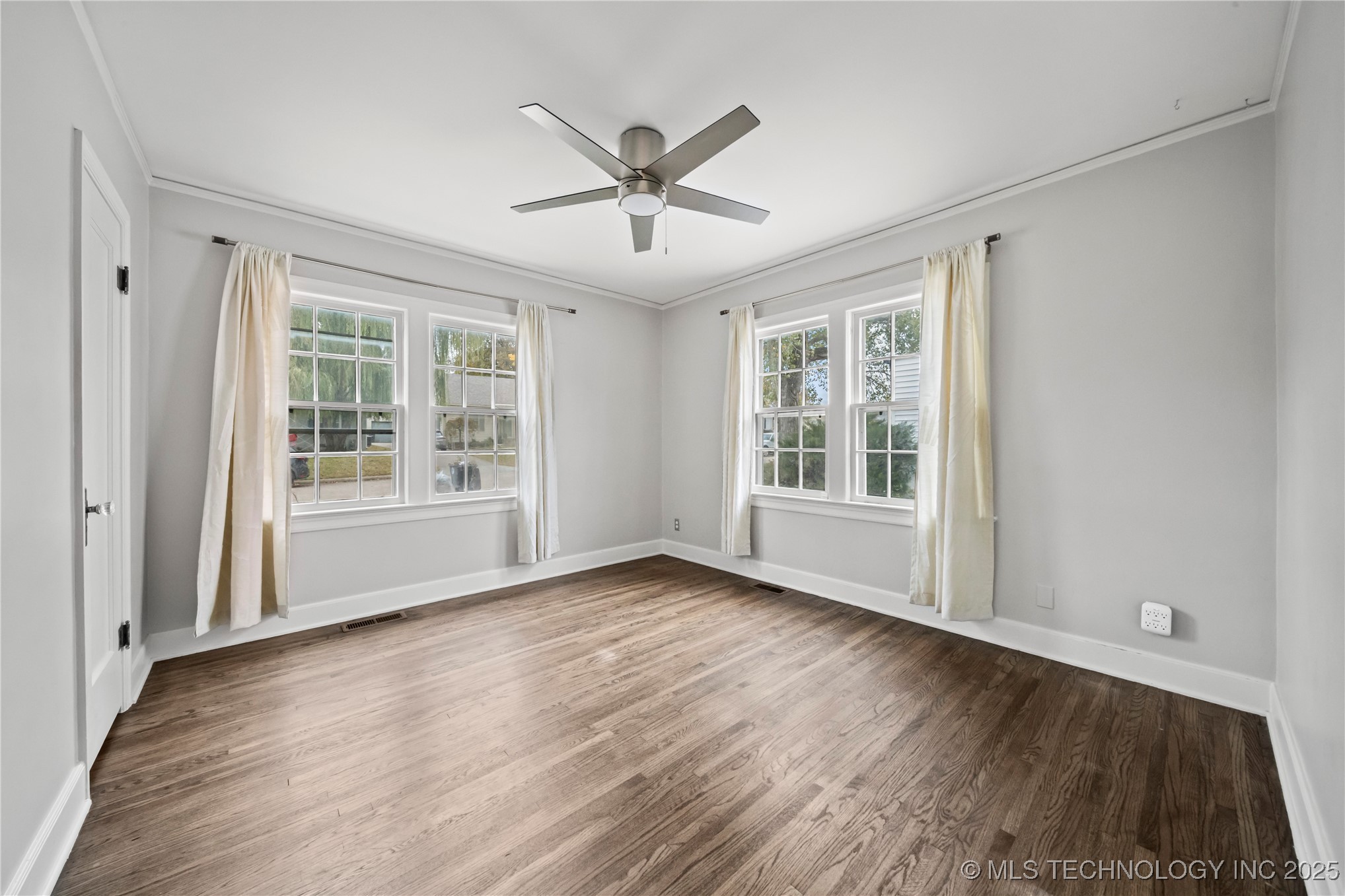 1116 S Richmond Avenue Property Photo 13