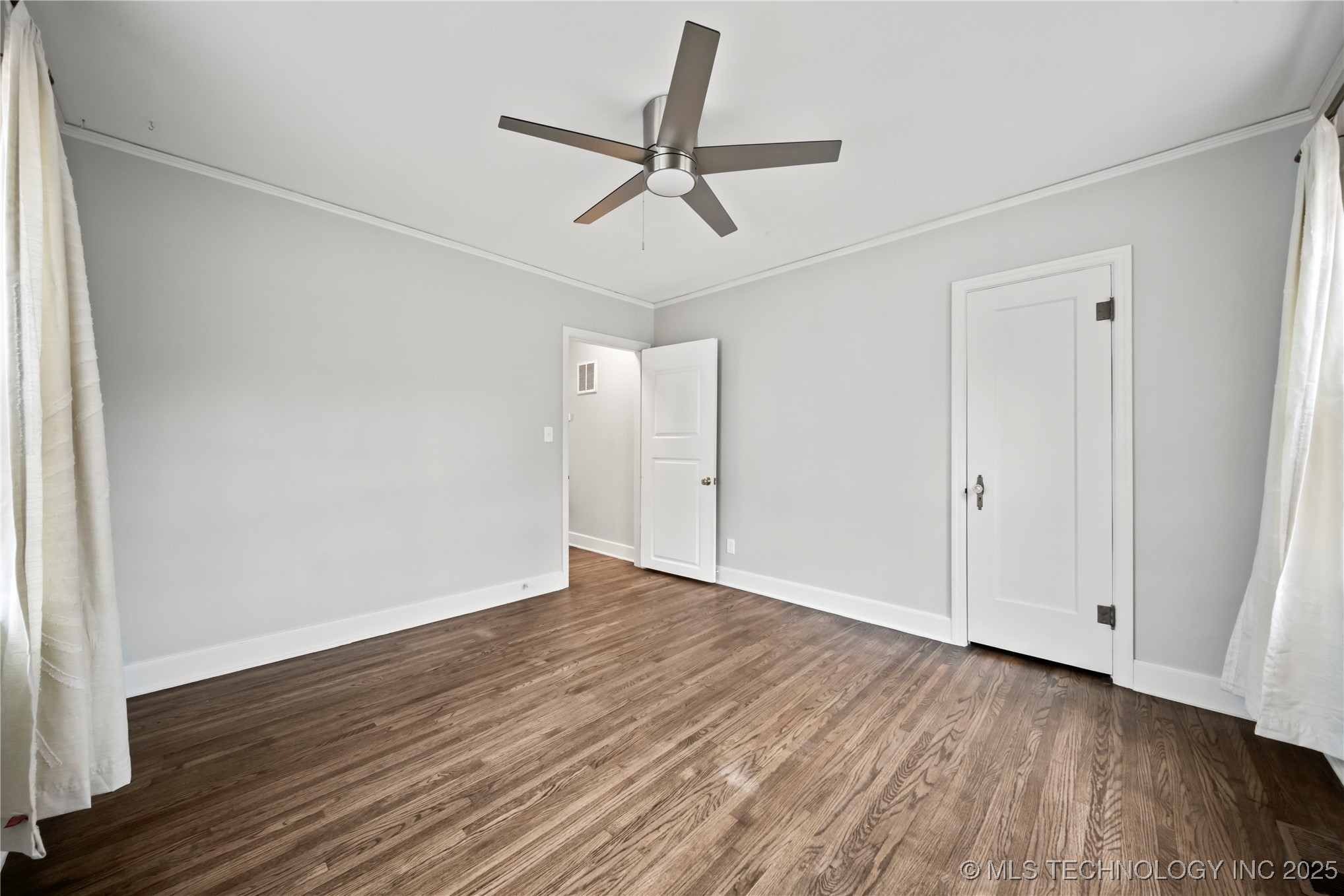 1116 S Richmond Avenue Property Photo 14