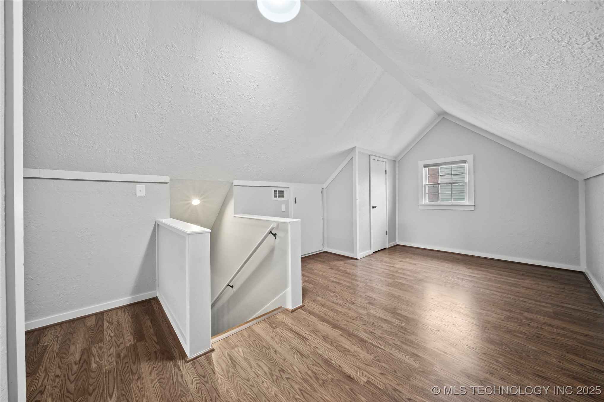 1116 S Richmond Avenue Property Photo 15