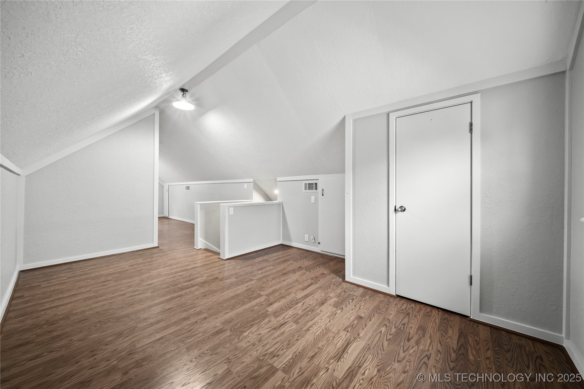 1116 S Richmond Avenue Property Photo 16