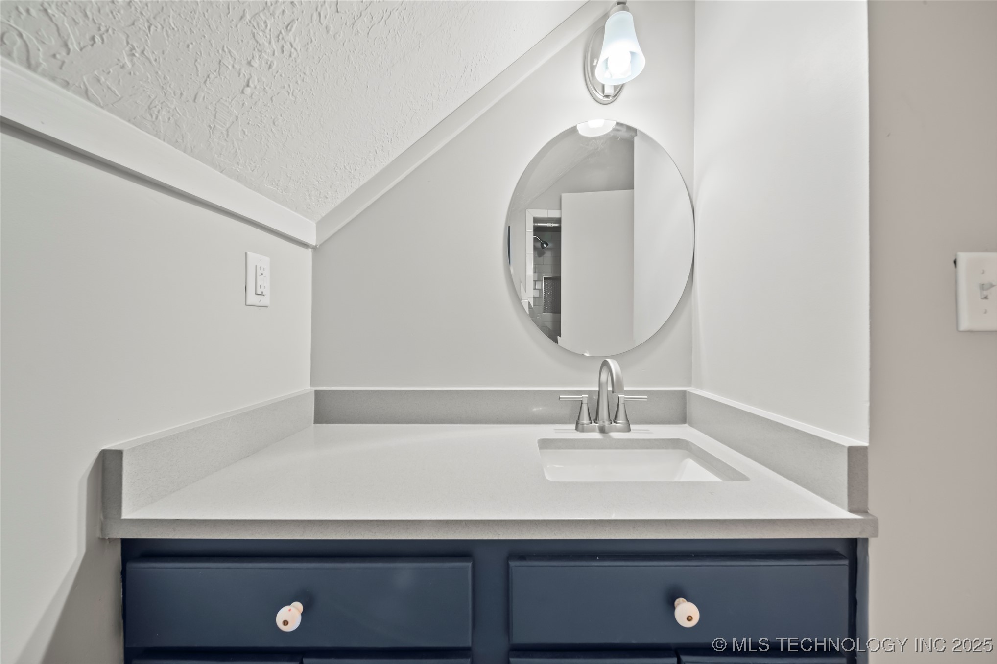 1116 S Richmond Avenue Property Photo 17