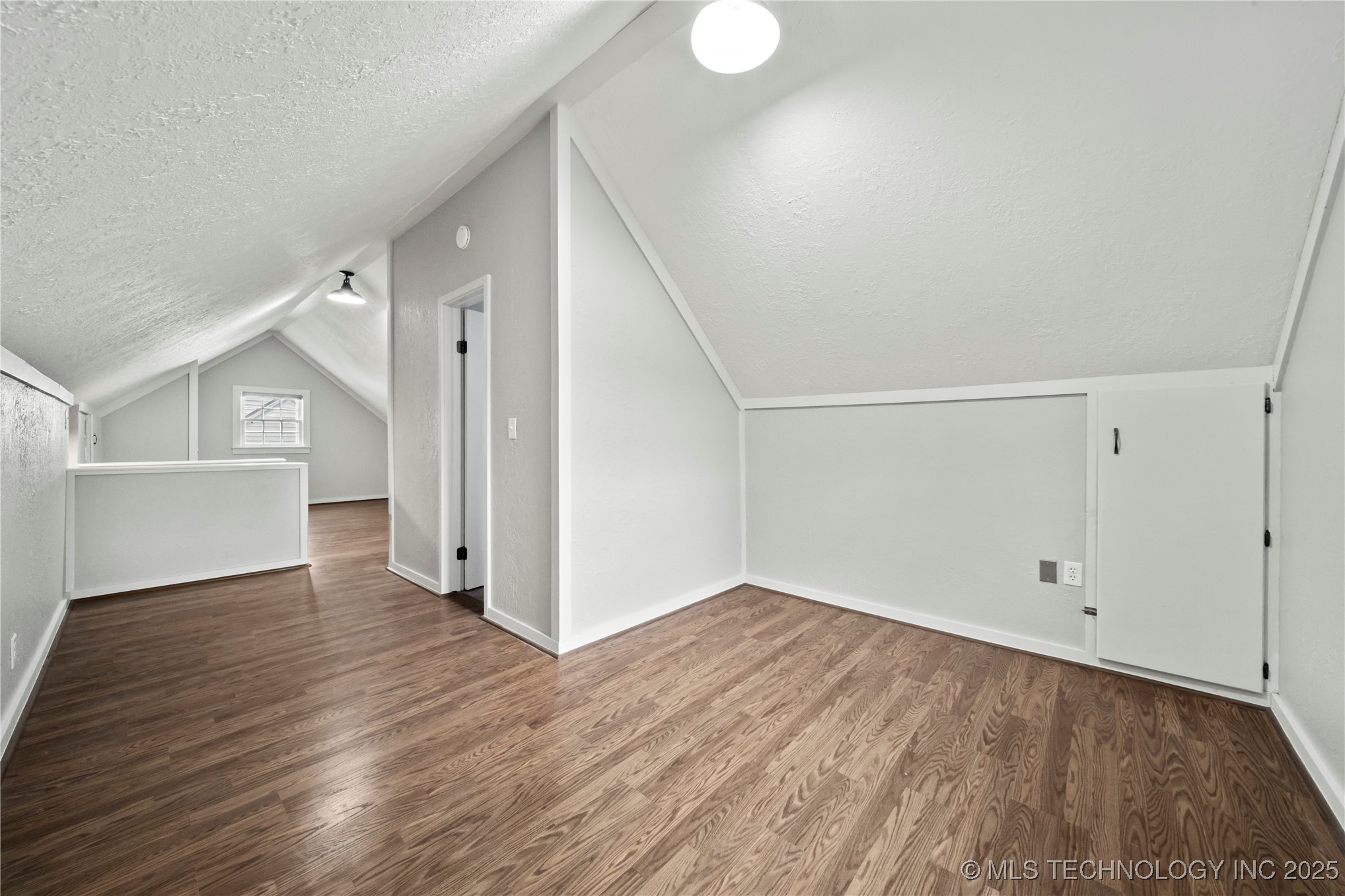 1116 S Richmond Avenue Property Photo 18