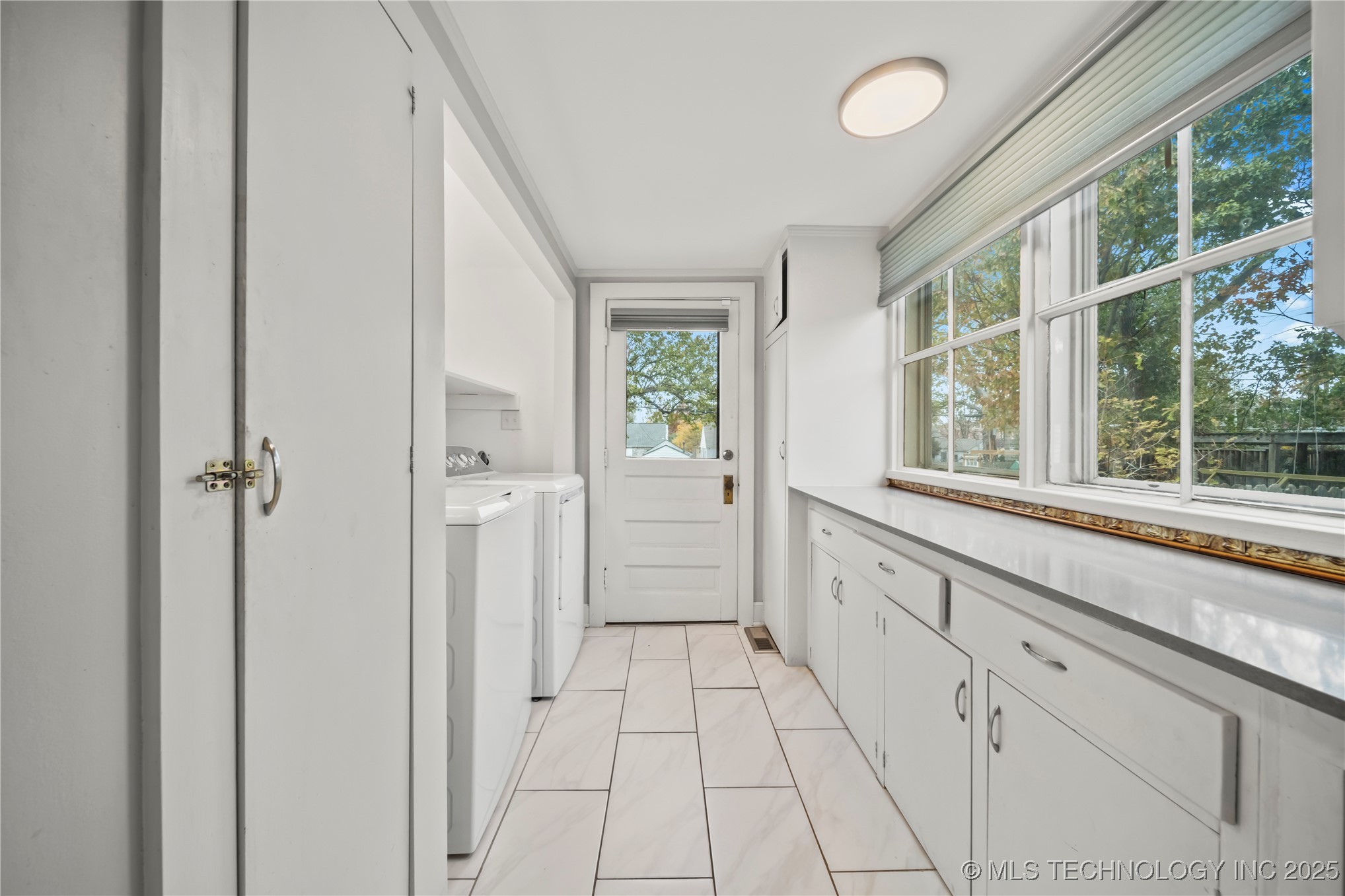 1116 S Richmond Avenue Property Photo 19