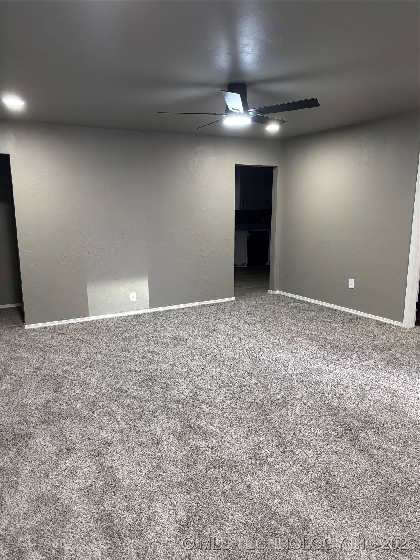 413 E 8th Street Property Photo 2