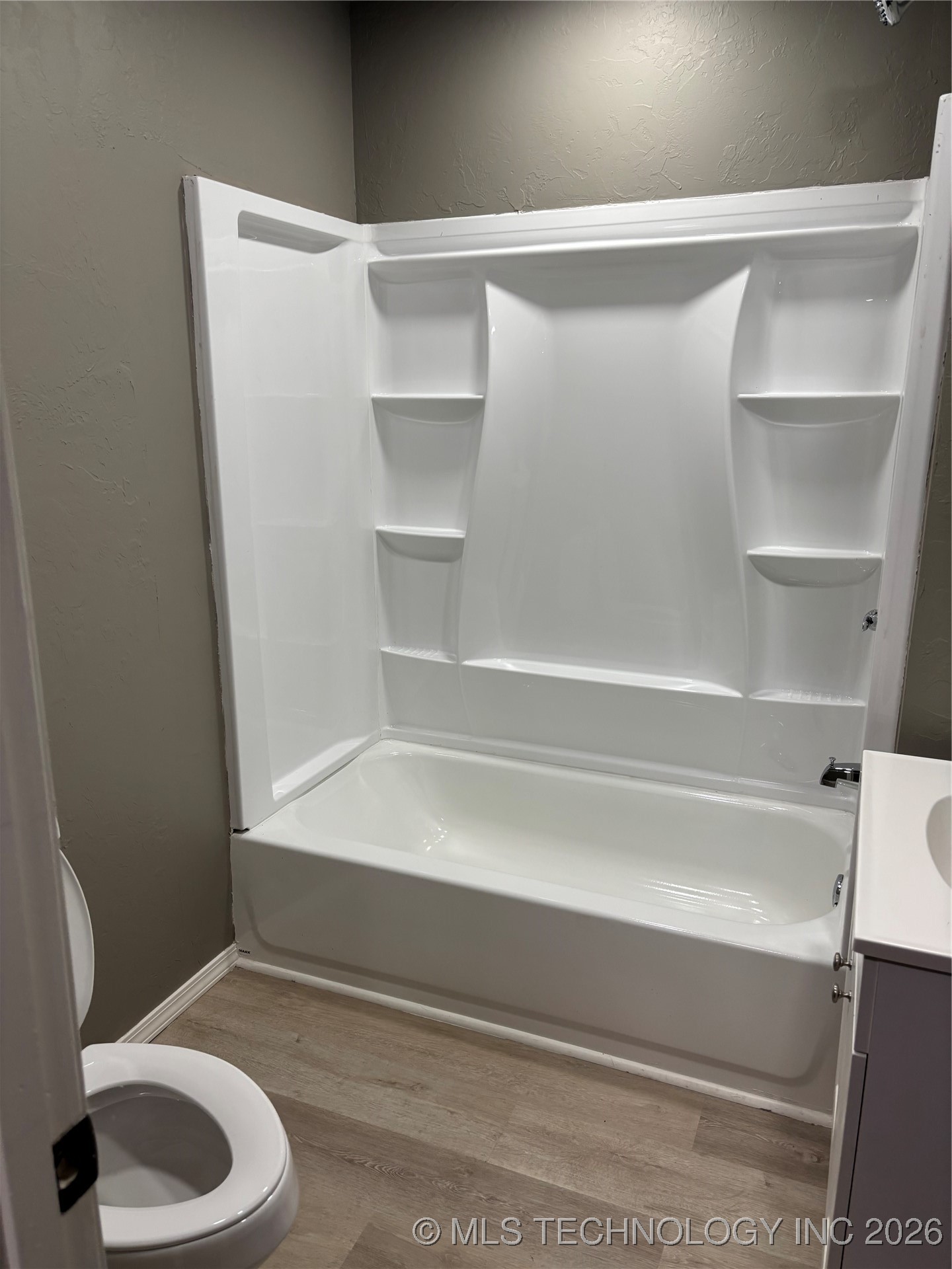 413 E 8th Street Property Photo 7