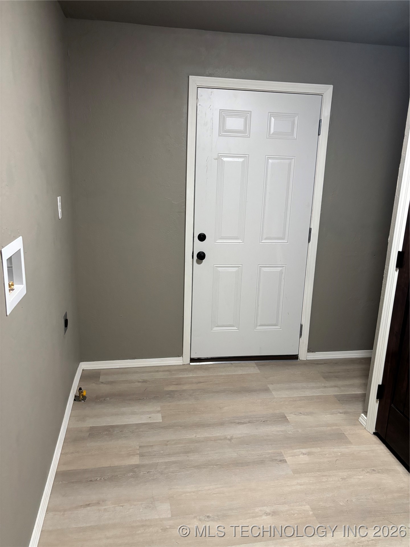 413 E 8th Street Property Photo 11