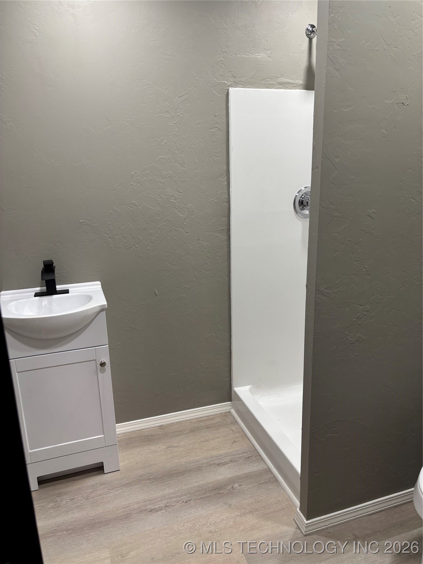 413 E 8th Street Property Photo 12